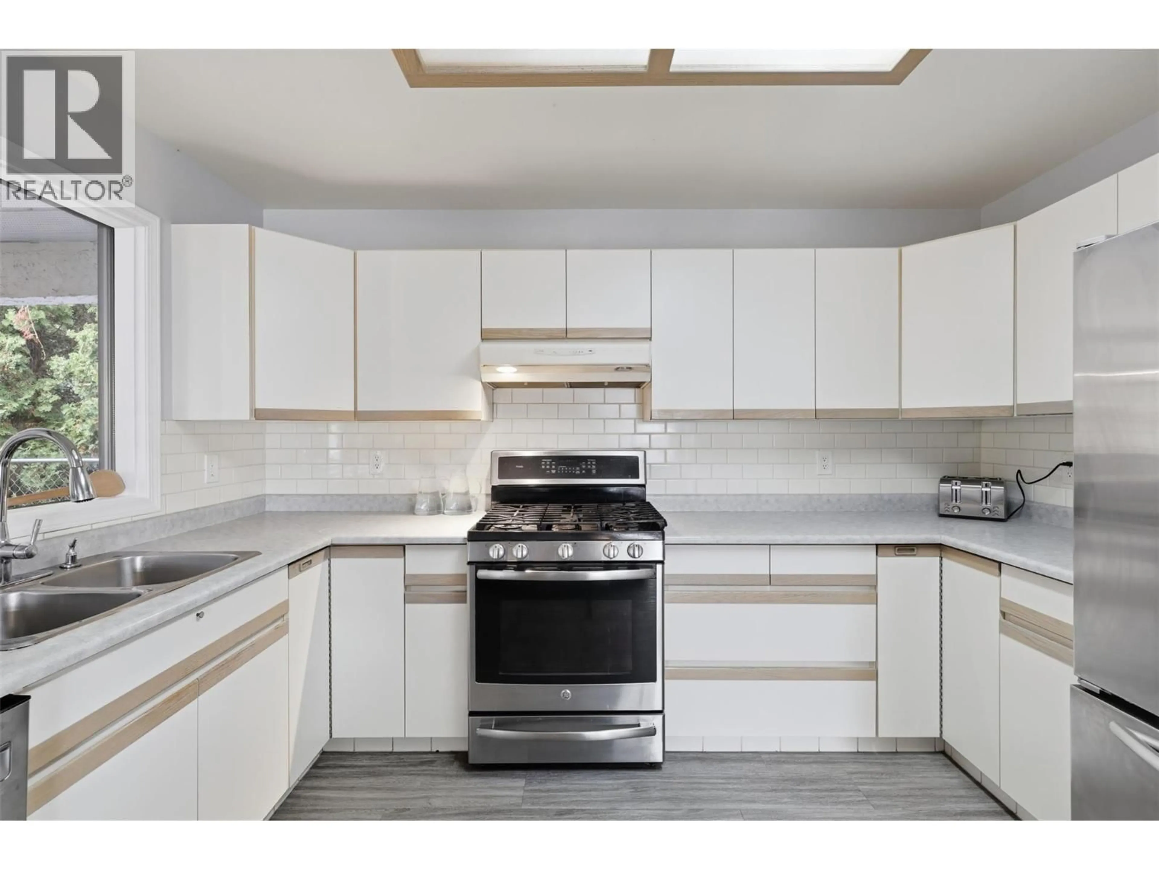 Standard kitchen, unknown for 801 ALPINE TERRACE, Kamloops British Columbia V2B6E7