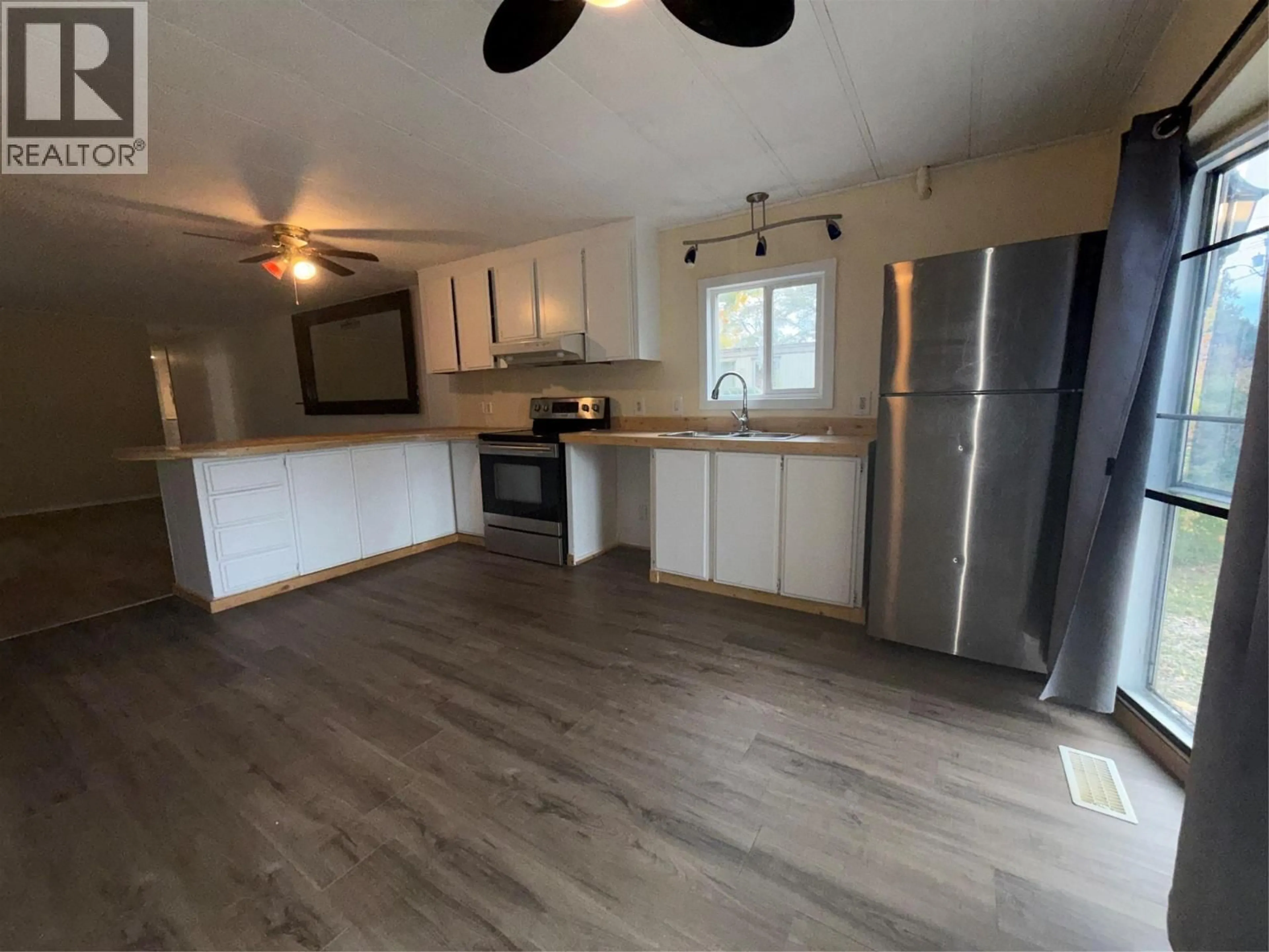 Unknown for 405 3RD AVENUE, Castlegar British Columbia V1N1Y1