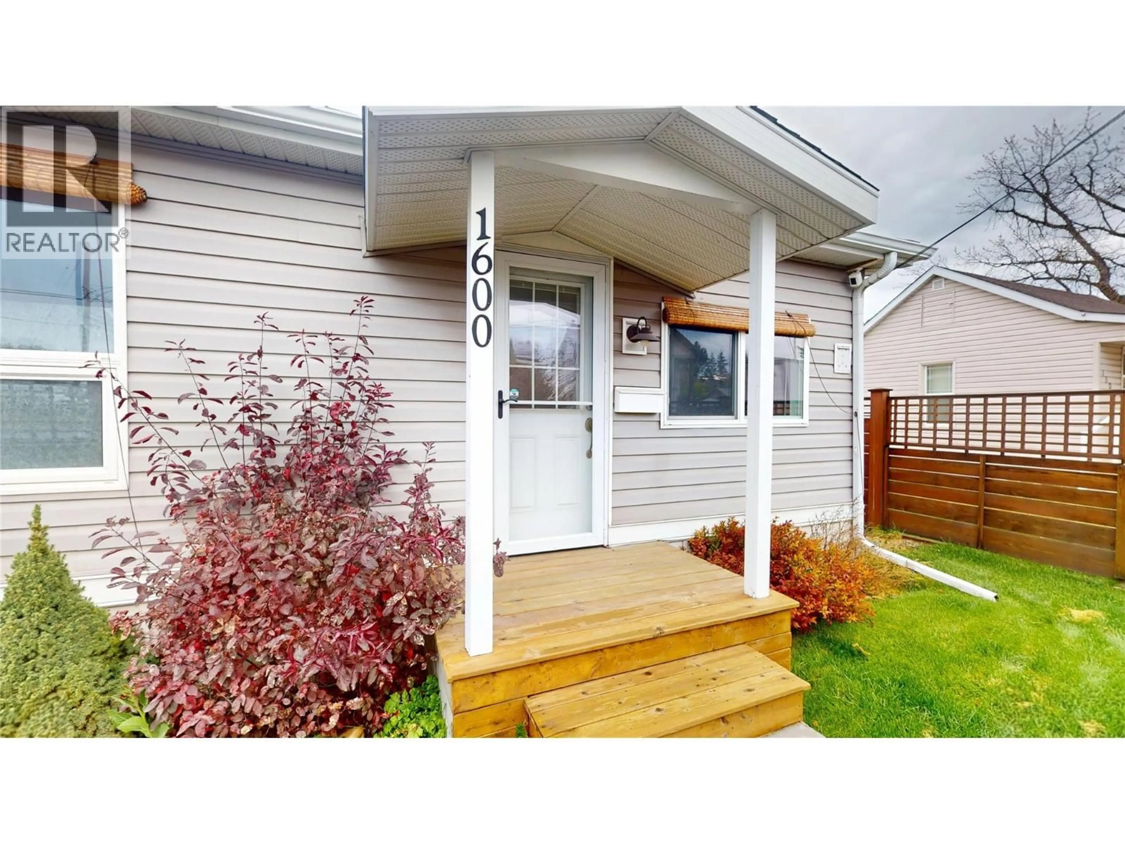 Home with vinyl exterior material, street for 1600 4TH STREET NORTH, Cranbrook British Columbia V1C3L7