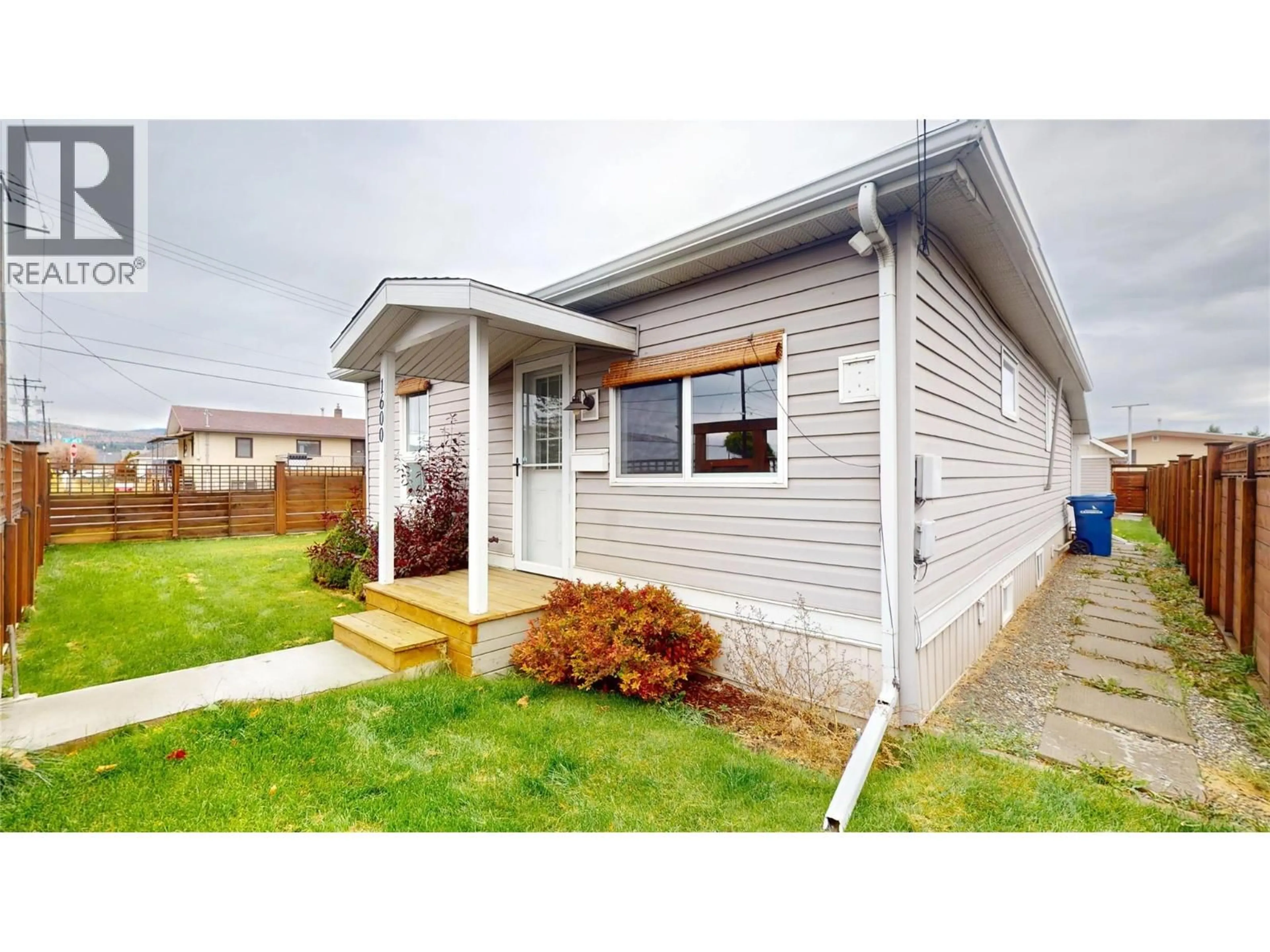 Home with vinyl exterior material, street for 1600 4TH STREET NORTH, Cranbrook British Columbia V1C3L7