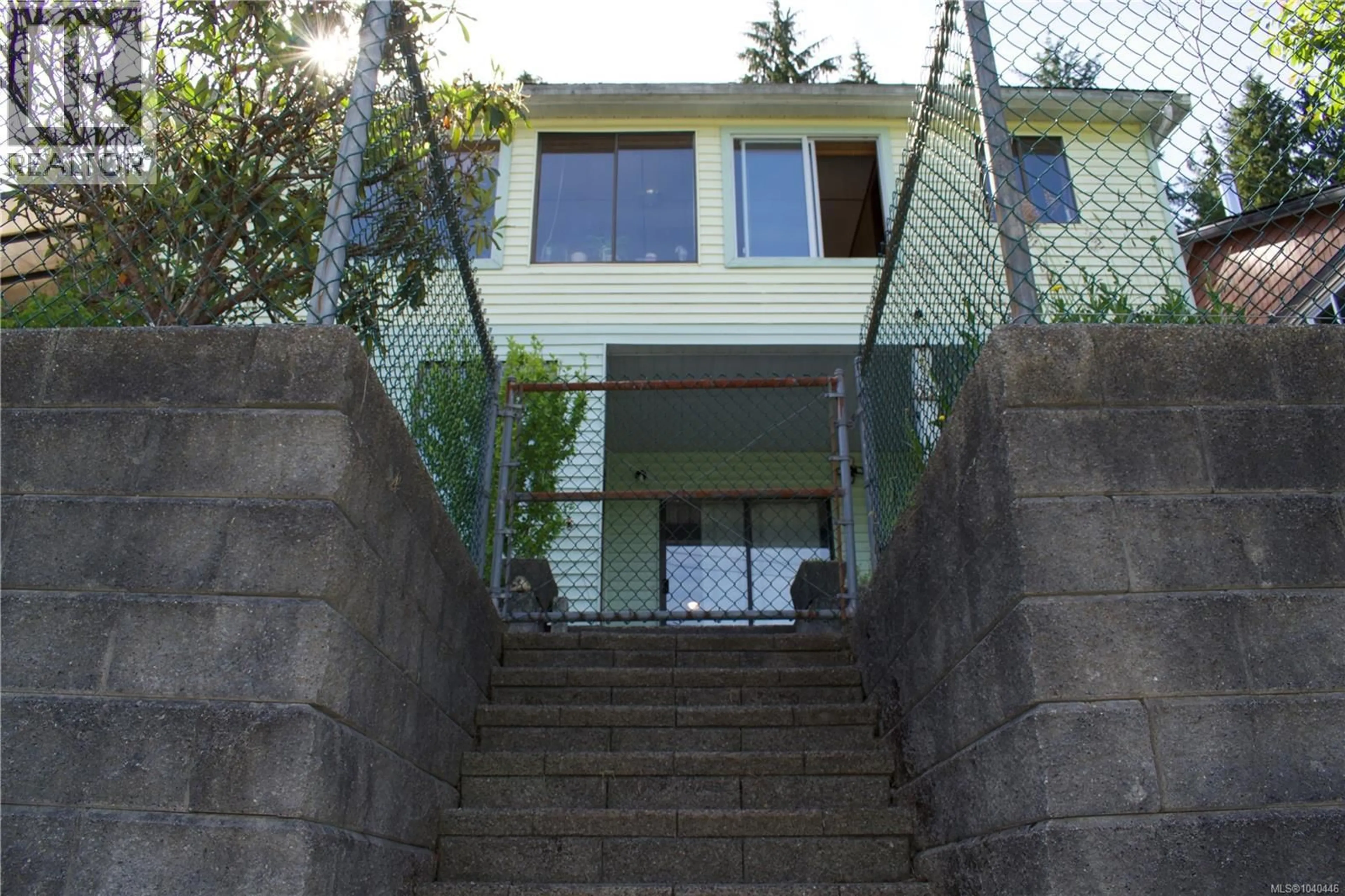 Stairs for 534 CARDIAC CLIMB ROAD, Tahsis British Columbia V0P1X0