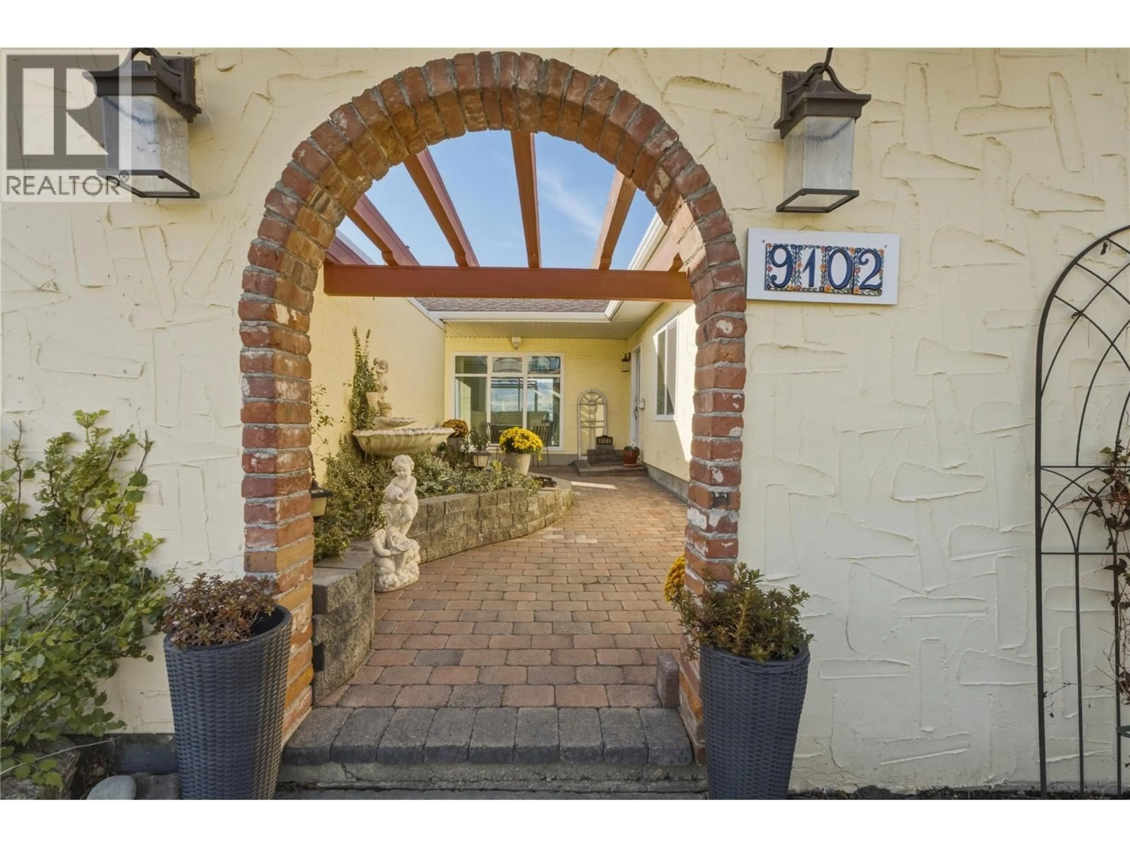 Indoor entryway for 9102 CHERRY LANE, Coldstream British Columbia V1B1V9