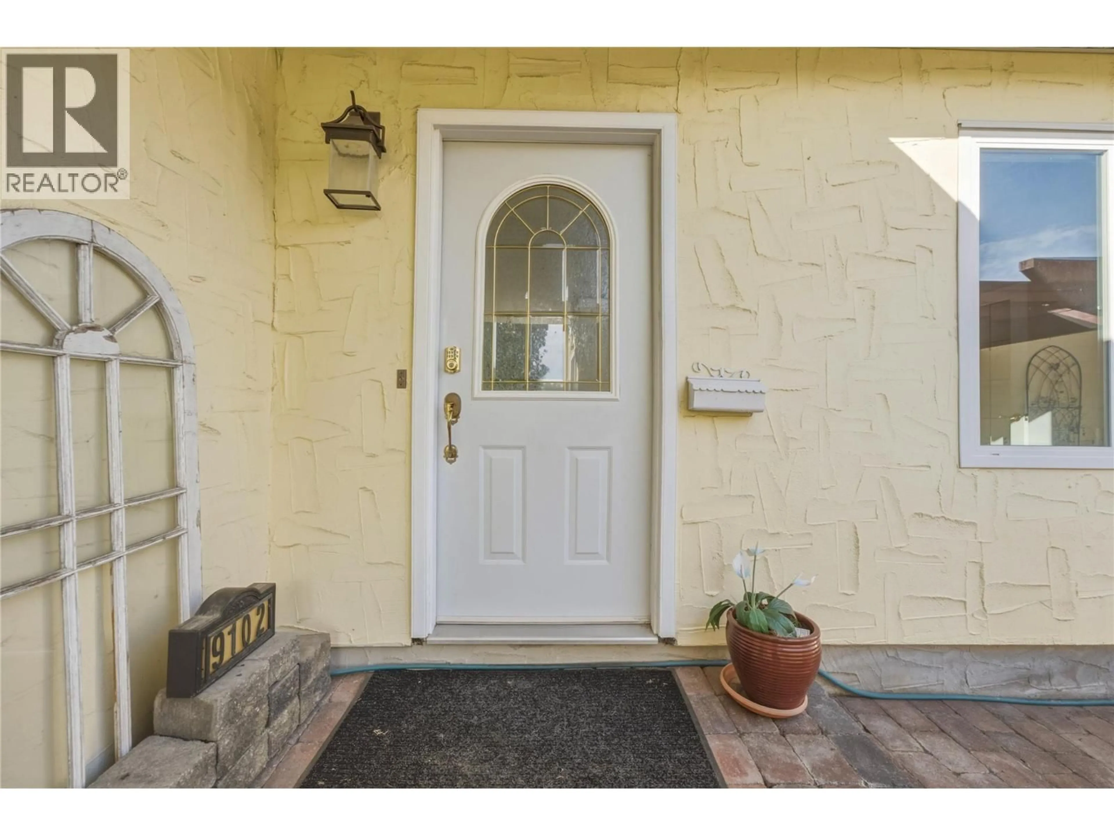 Indoor entryway for 9102 CHERRY LANE, Coldstream British Columbia V1B1V9