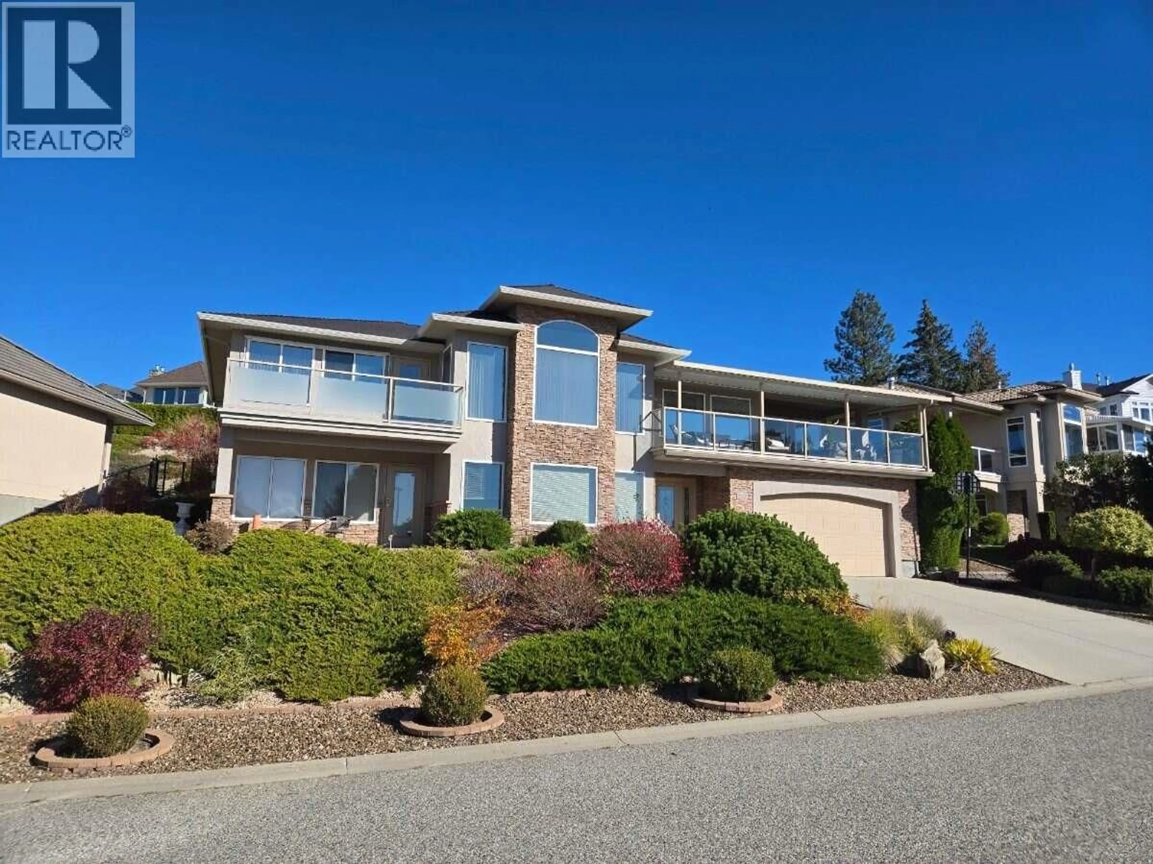 A pic from outside/outdoor area/front of a property/back of a property/a pic from drone, unknown for 997 SKEENA DRIVE NORTH, Kelowna British Columbia V1V2K7