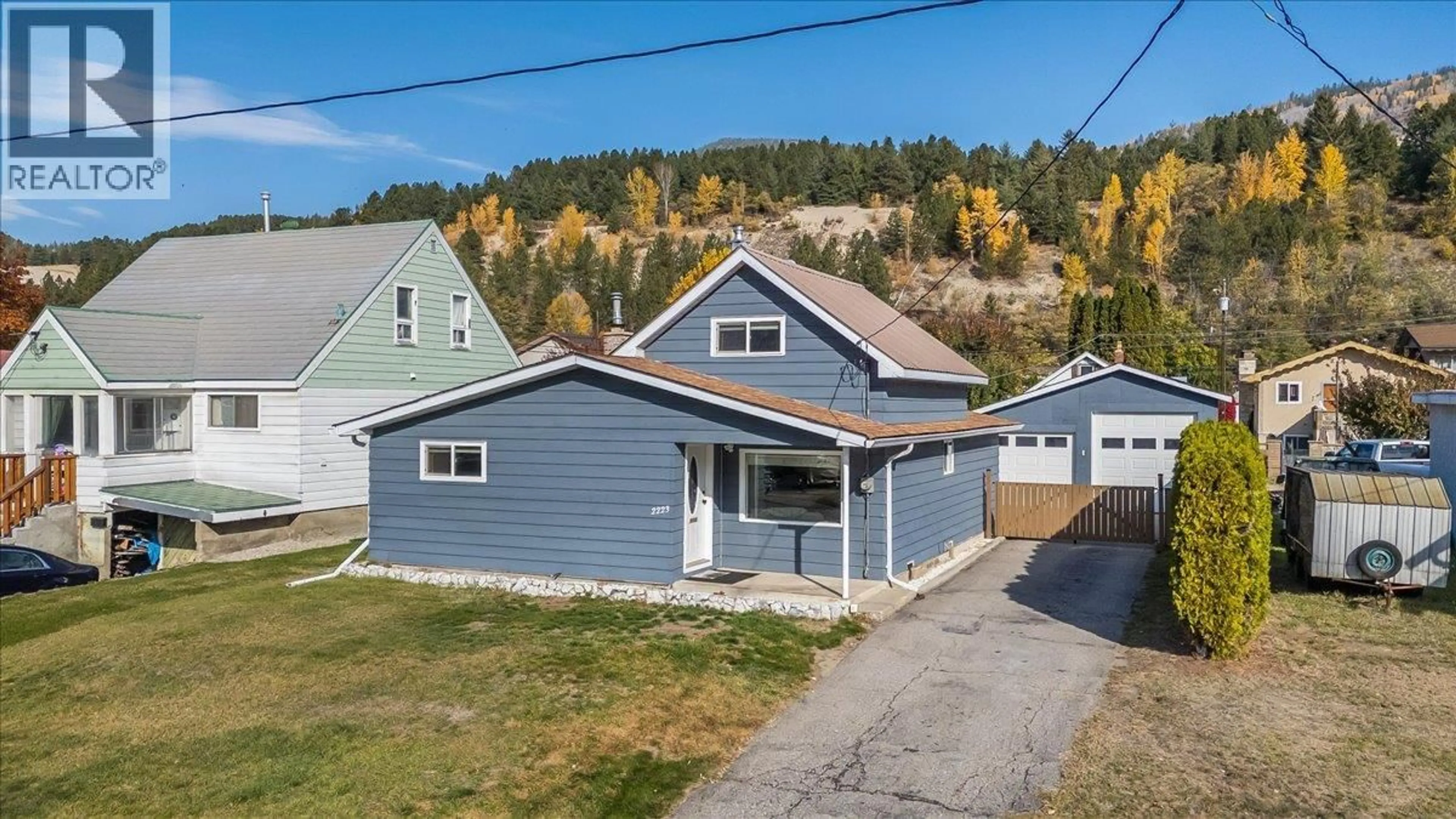 A pic from outside/outdoor area/front of a property/back of a property/a pic from drone, street for 2223 SIXTH AVENUE, Trail British Columbia V1R3B9