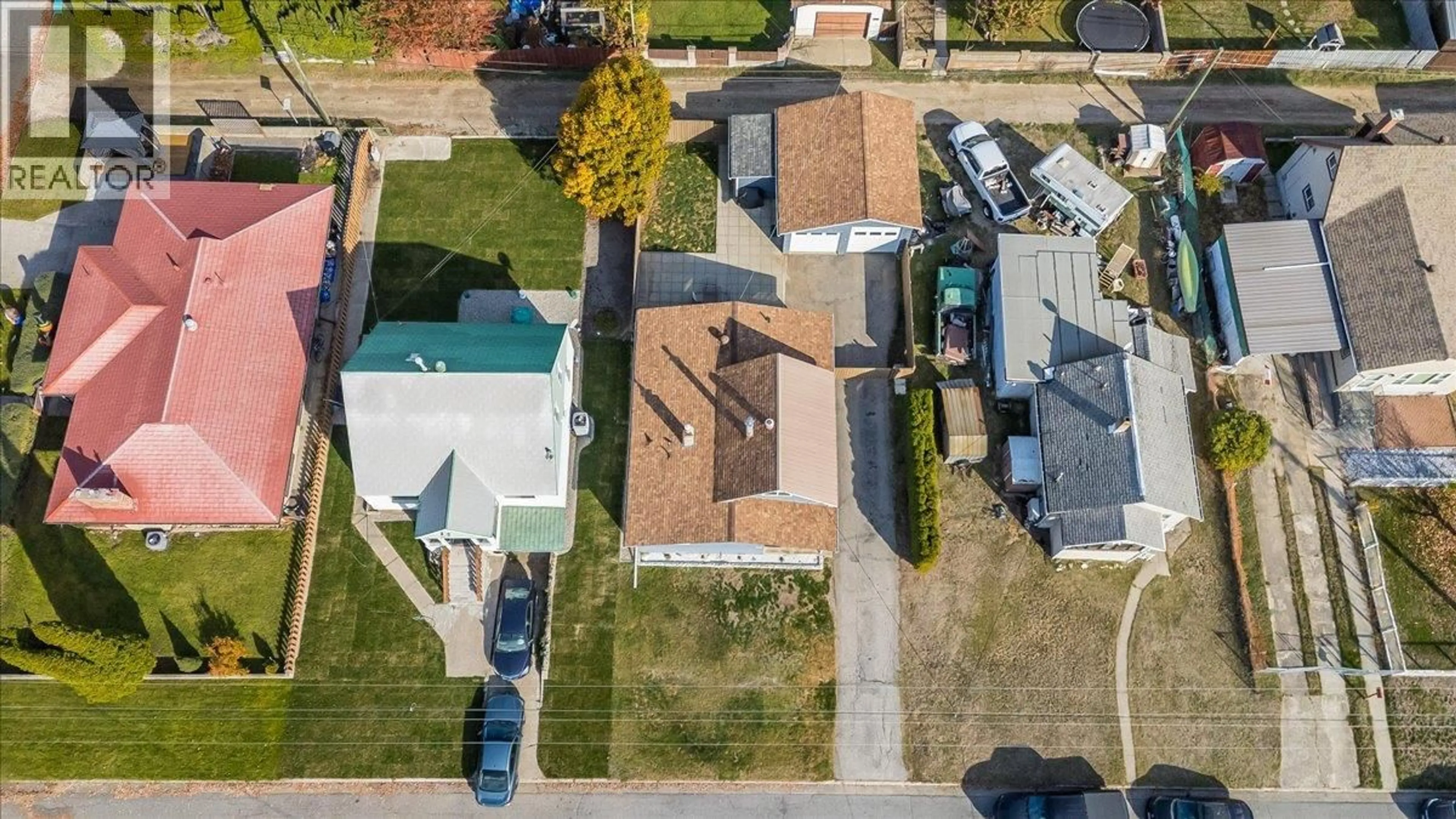 A pic from outside/outdoor area/front of a property/back of a property/a pic from drone, street for 2223 SIXTH AVENUE, Trail British Columbia V1R3B9