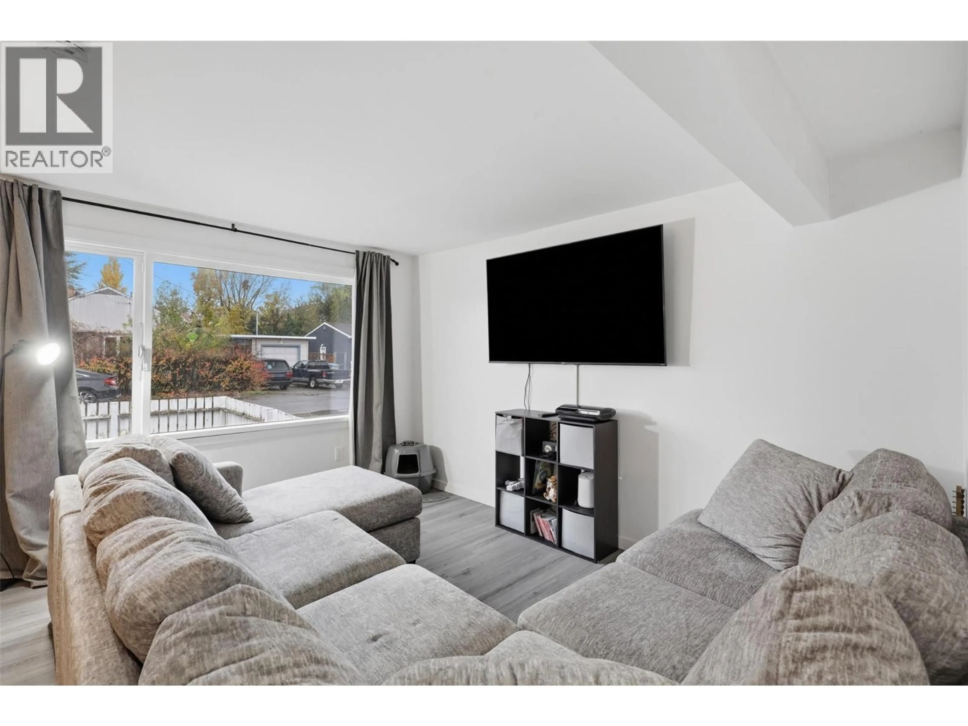 Living room with furniture, unknown for 257 BIRCH AVENUE, Kamloops British Columbia V2B1J6