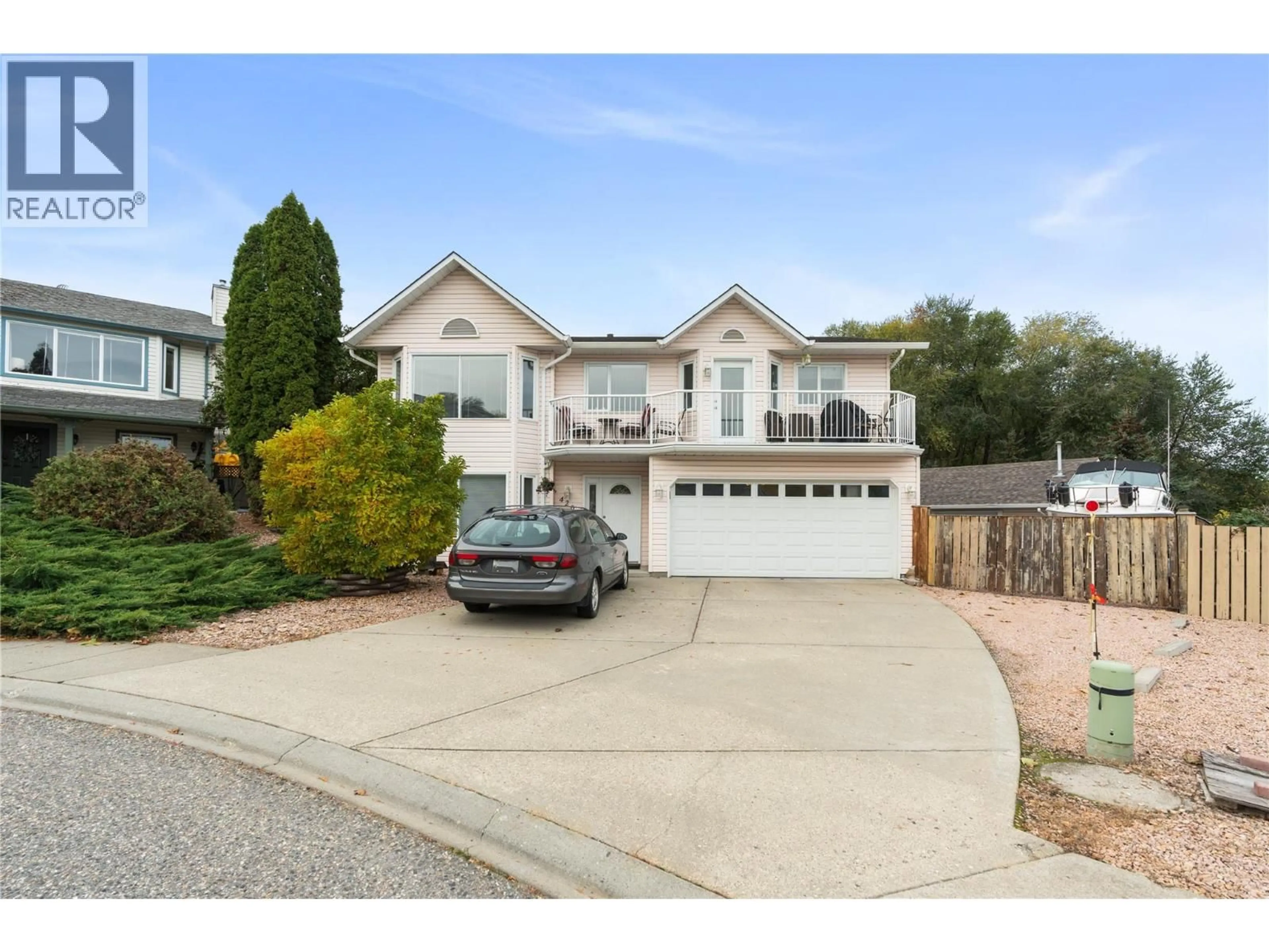Home with vinyl exterior material, street for 420 MT FOSTHALL PLACE, Vernon British Columbia V1B2W2