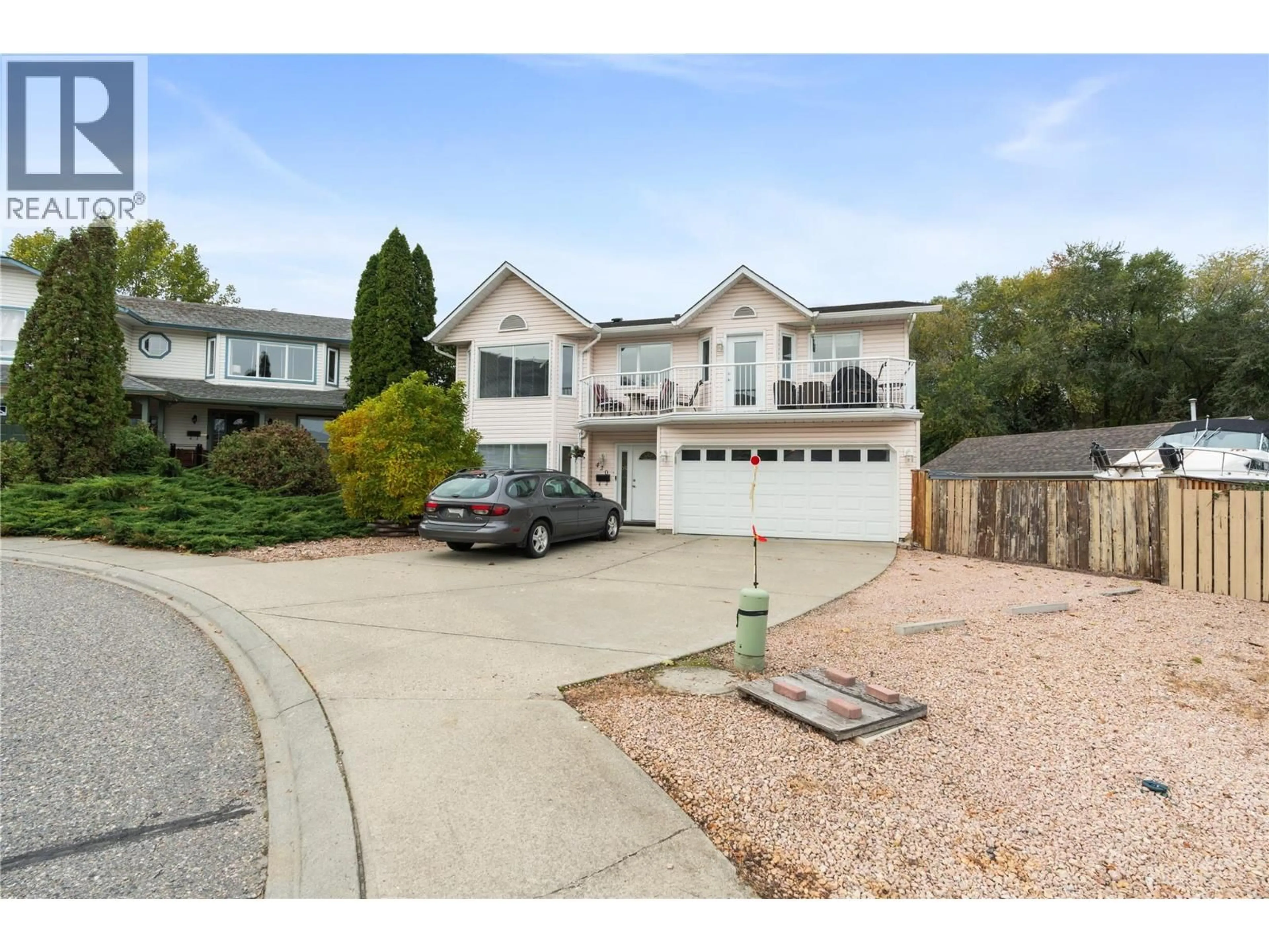 Home with vinyl exterior material, street for 420 MT FOSTHALL PLACE, Vernon British Columbia V1B2W2