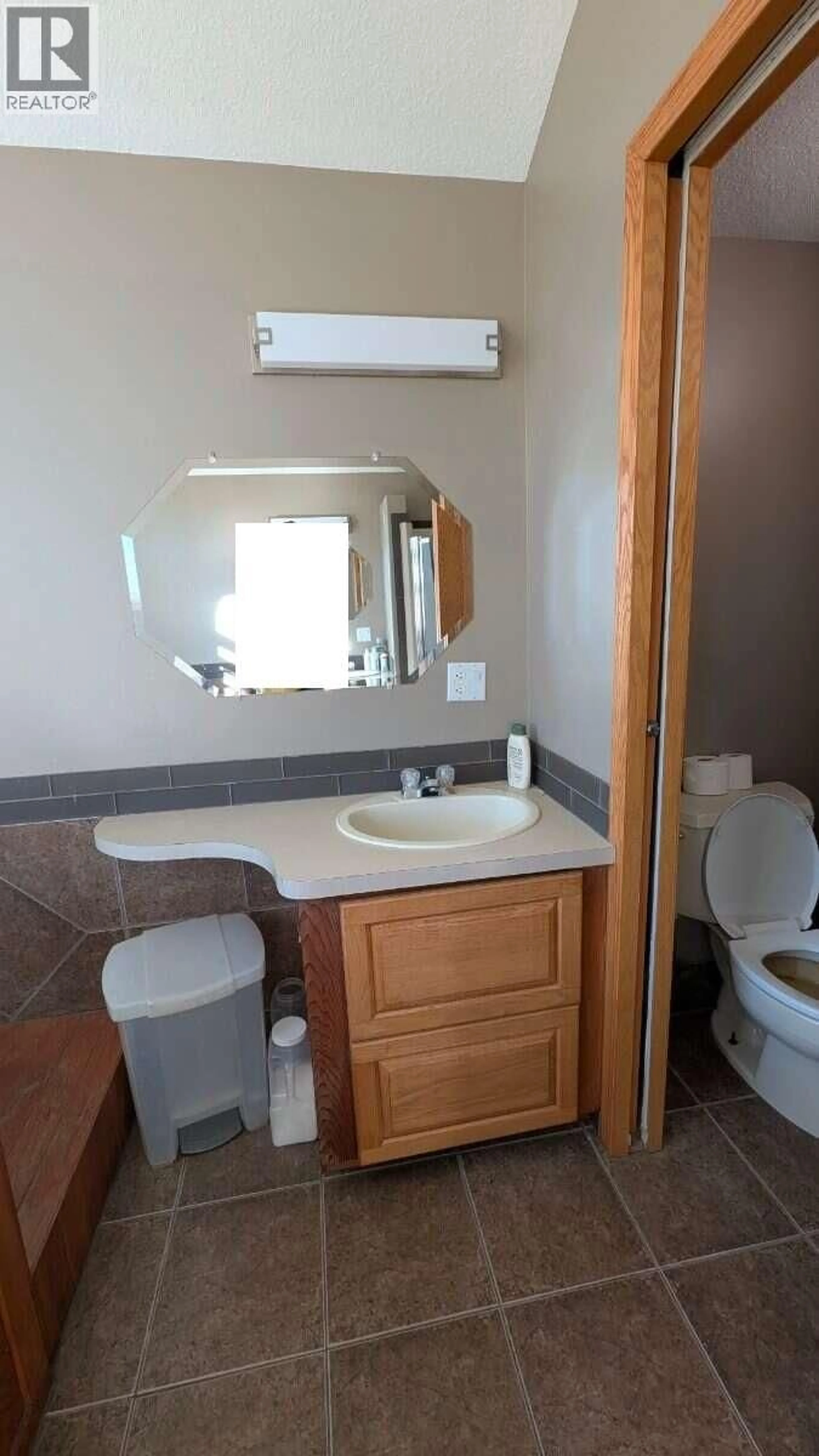 Standard bathroom, unknown for 6799 THOMPSON RIVER DRIVE, Kamloops British Columbia V0K2J0