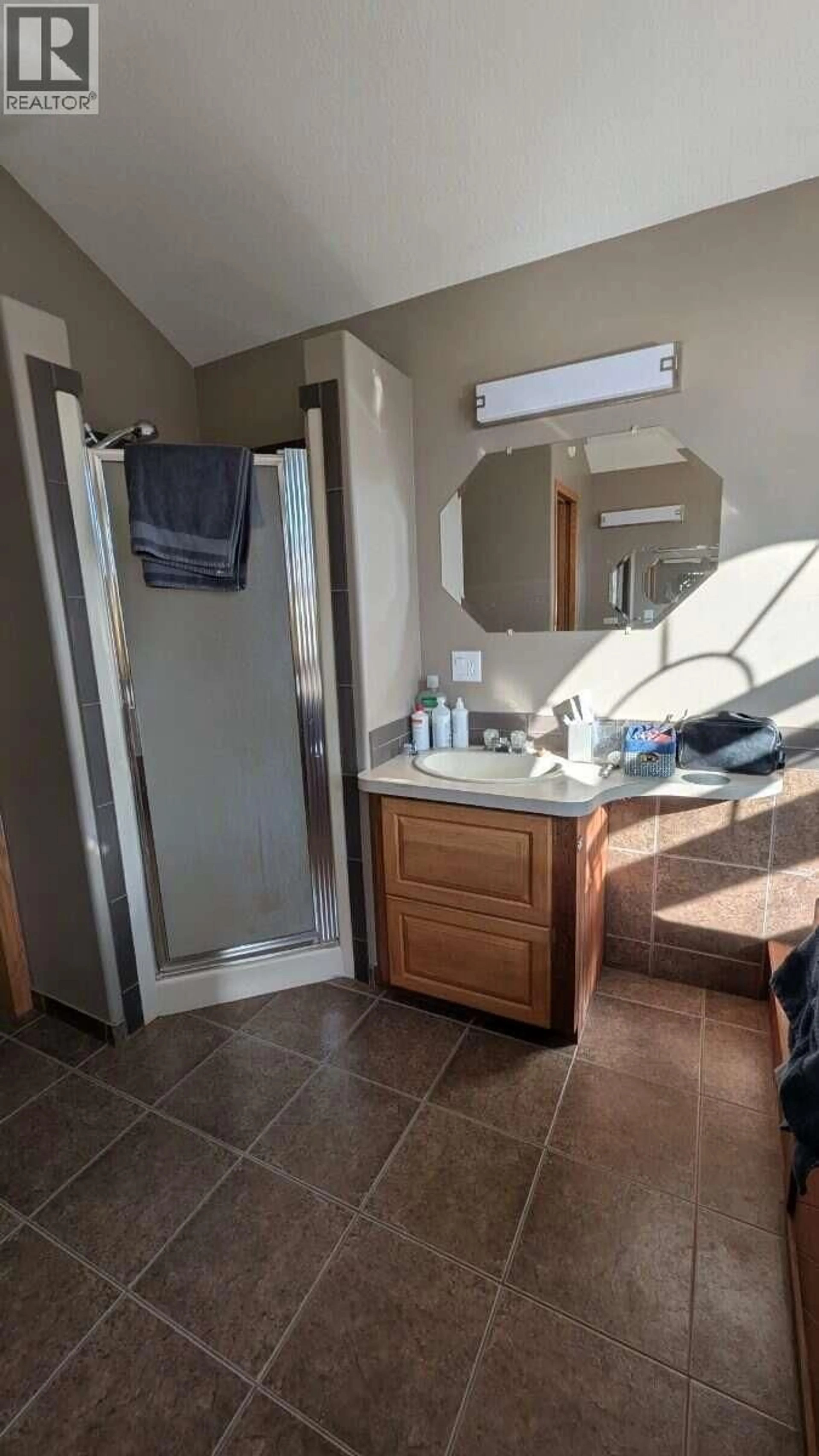 Standard bathroom, ceramic/tile floor for 6799 THOMPSON RIVER DRIVE, Kamloops British Columbia V0K2J0