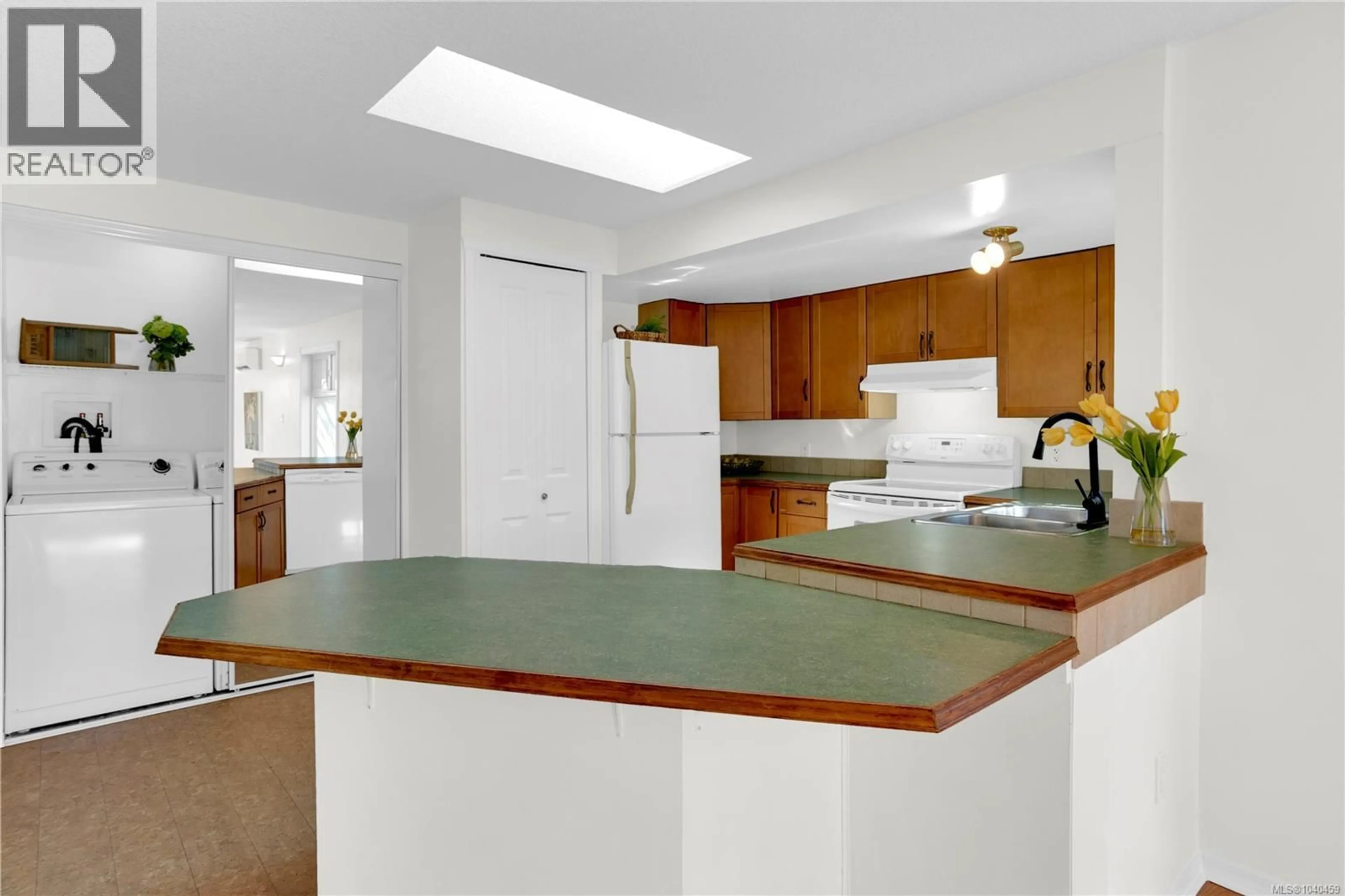 Standard kitchen, ceramic/tile floor for 7 - 80 FIFTH STREET, Nanaimo British Columbia V9R1N1