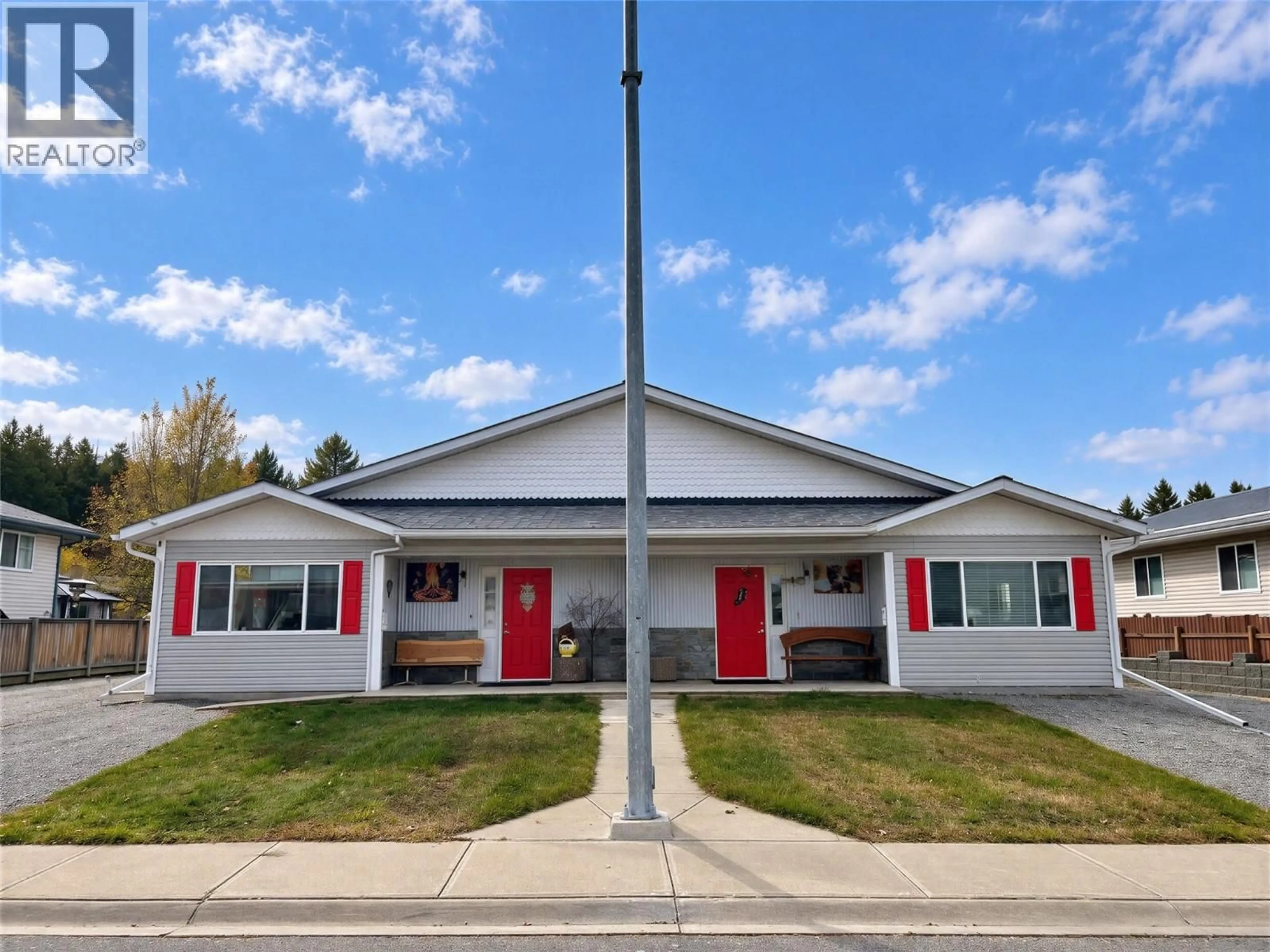 Home with vinyl exterior material, building for 2505 MCLEARY CRESCENT NORTH, Cranbrook British Columbia V1C6R7