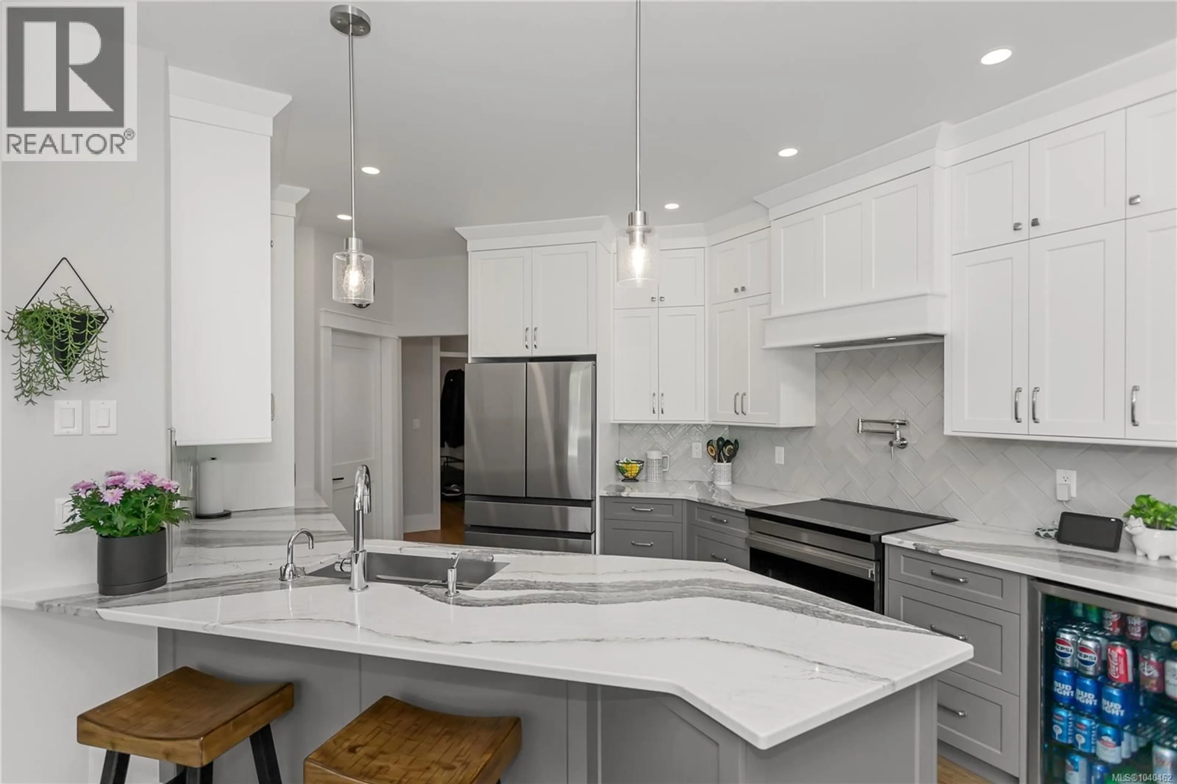 Contemporary kitchen, ceramic/tile floor for 3515 NEWFIELD ROAD, Nanaimo British Columbia V9S5V6