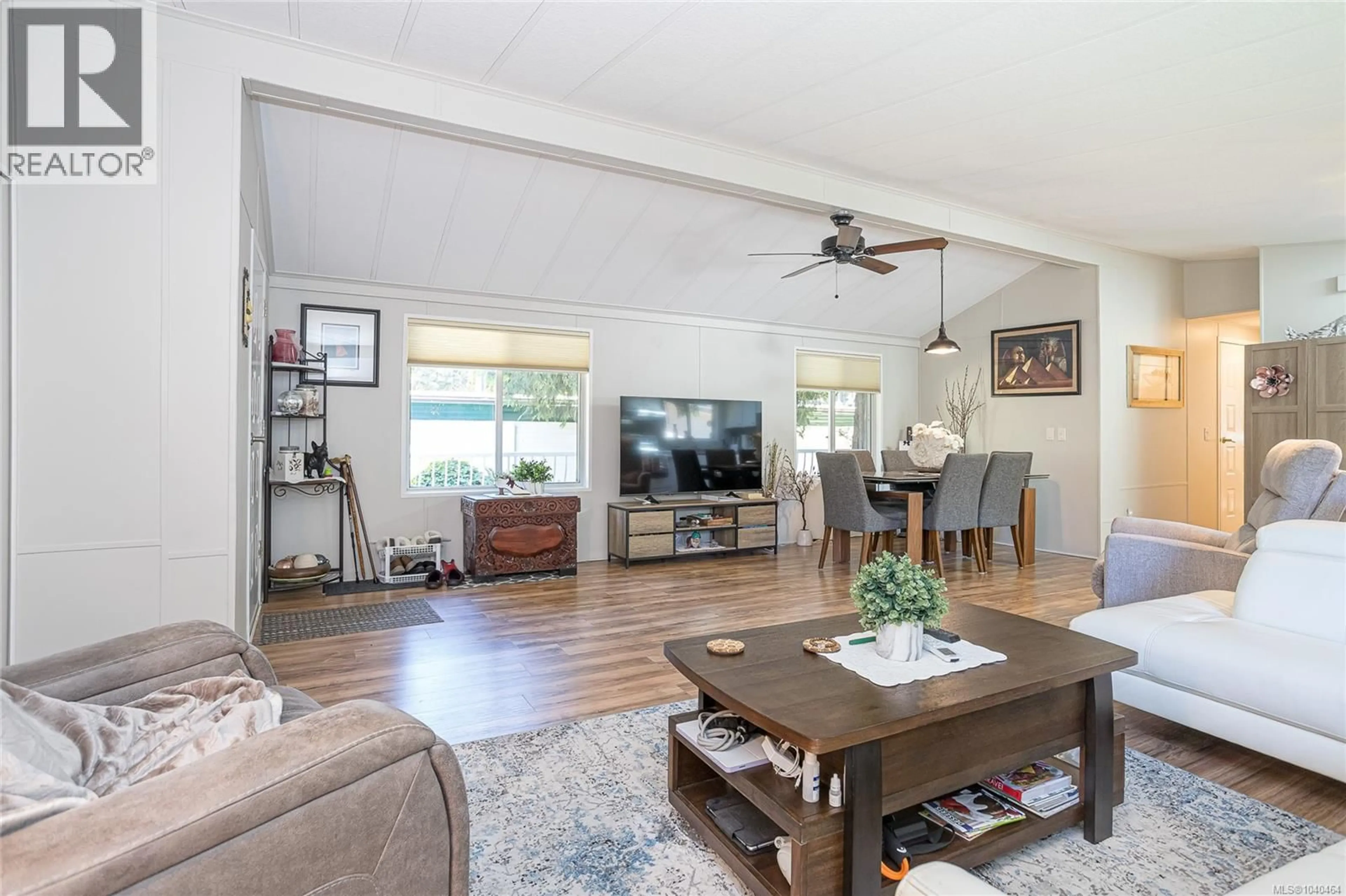 Living room with furniture, unknown for 3 - 6350 ISLAND HIGHWAY WEST, Qualicum Beach British Columbia V9K2E5