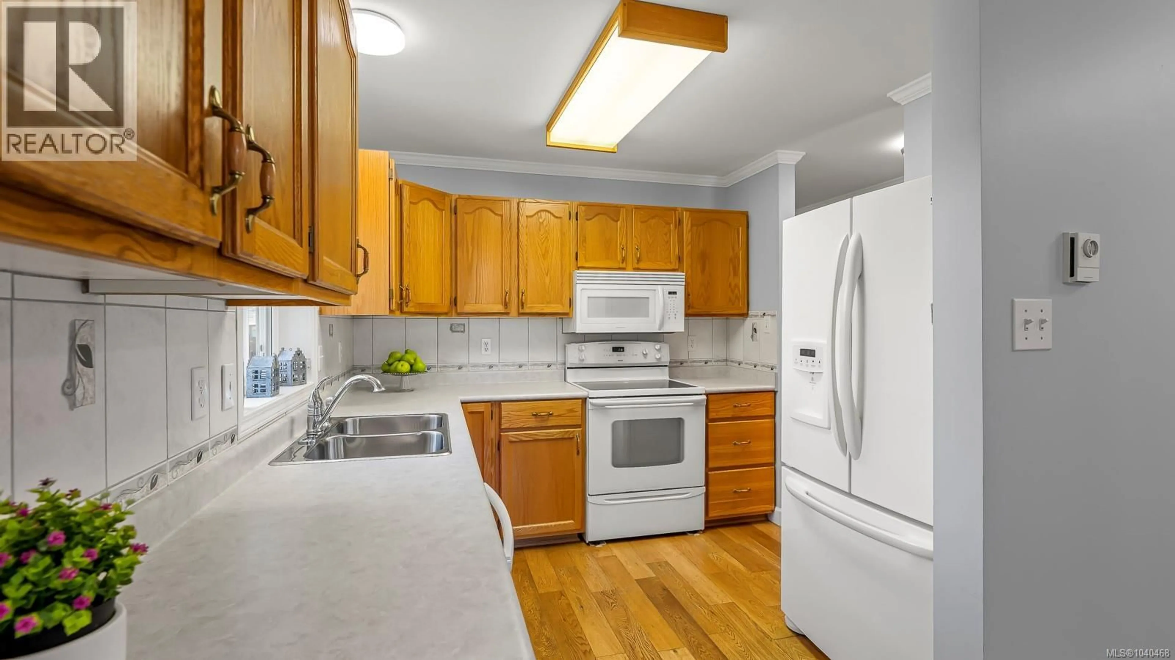 Standard kitchen, unknown for 19 - 1905 WILLEMAR AVENUE, Courtenay British Columbia V9N3M5