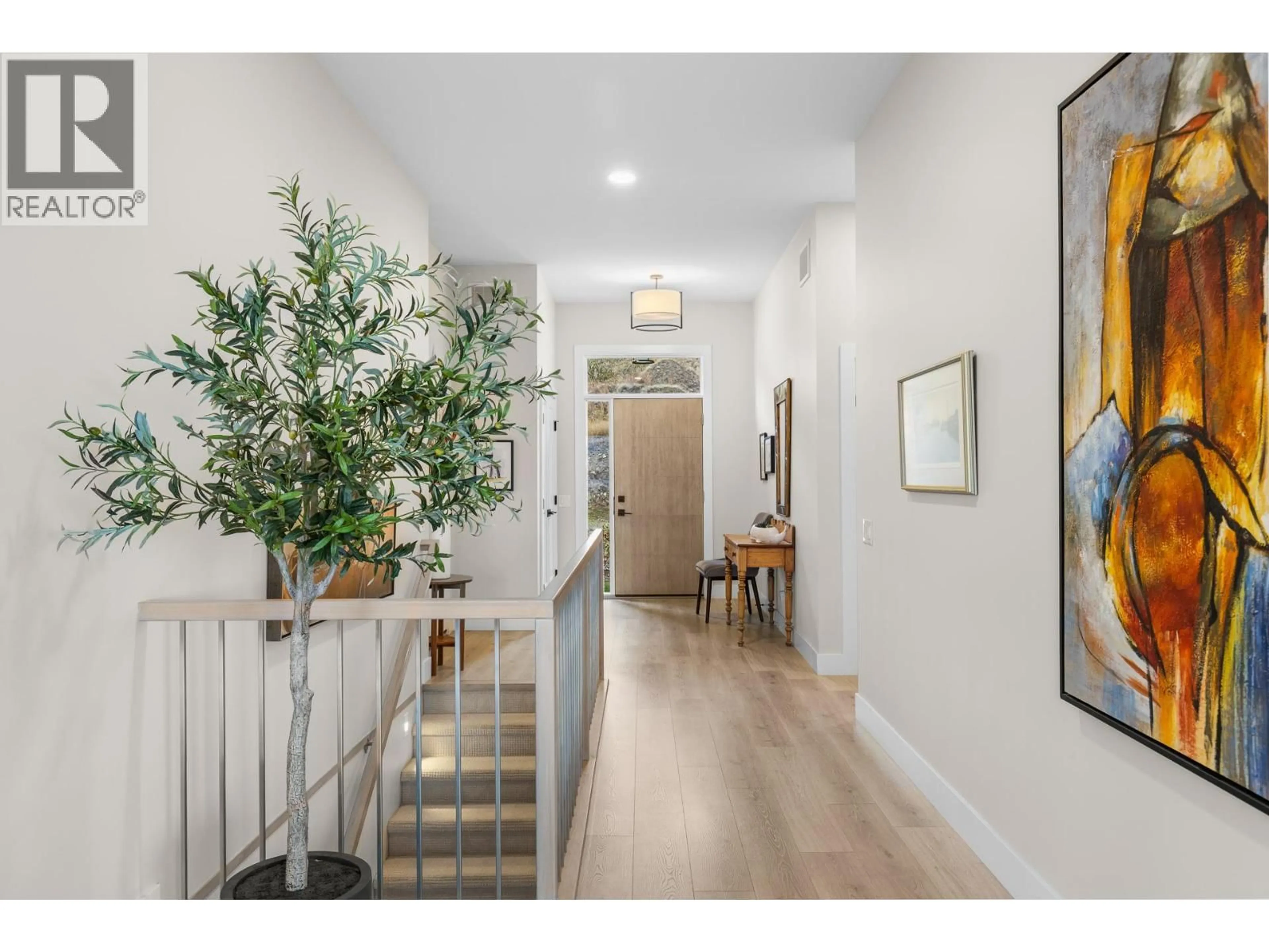 Indoor entryway for 5 - 777 DENALI DRIVE, Kelowna British Columbia V1V2T4