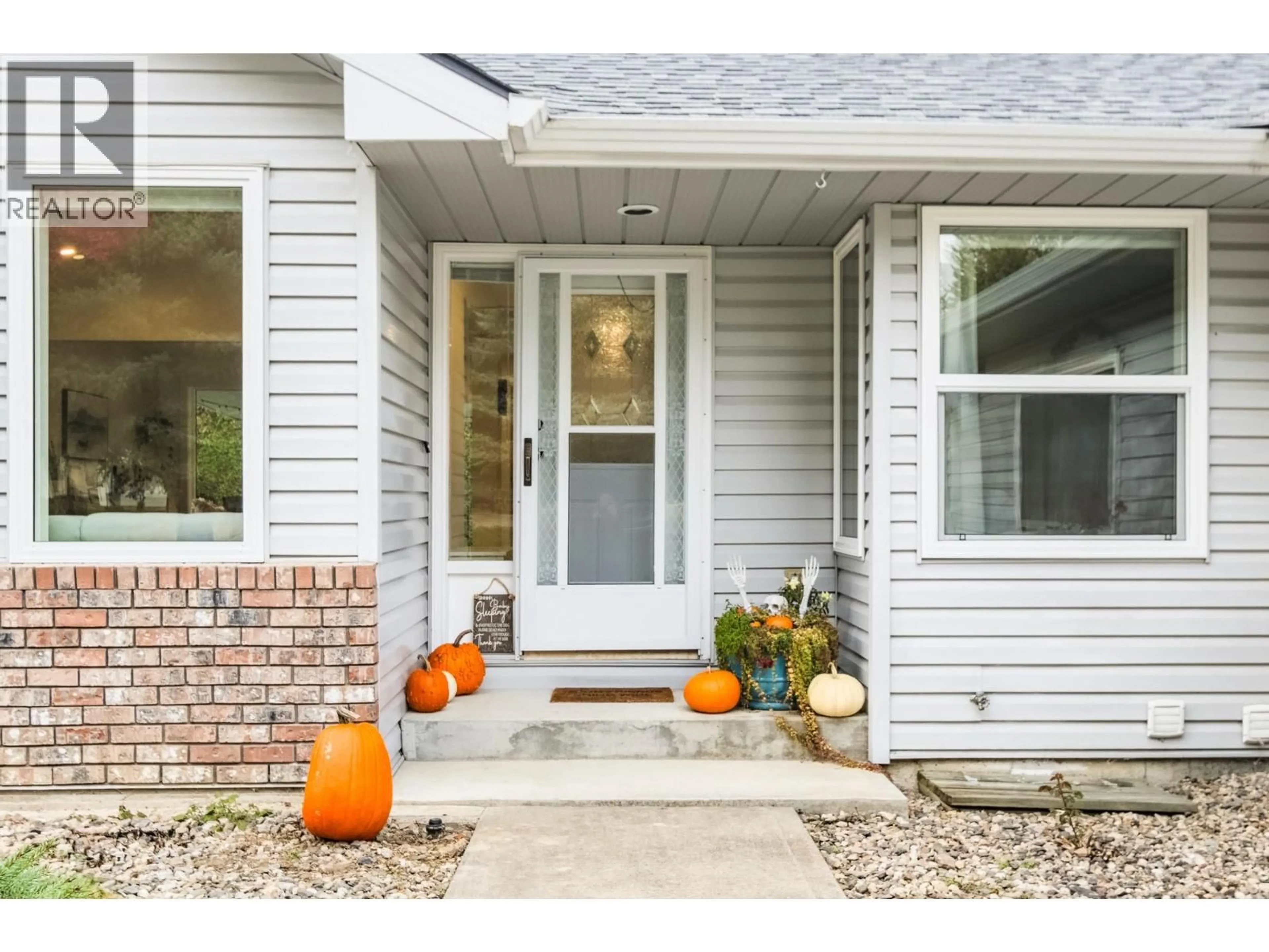 Home with brick exterior material, street for 611 25 STREET SOUTHEAST, Salmon Arm British Columbia V1E1C8