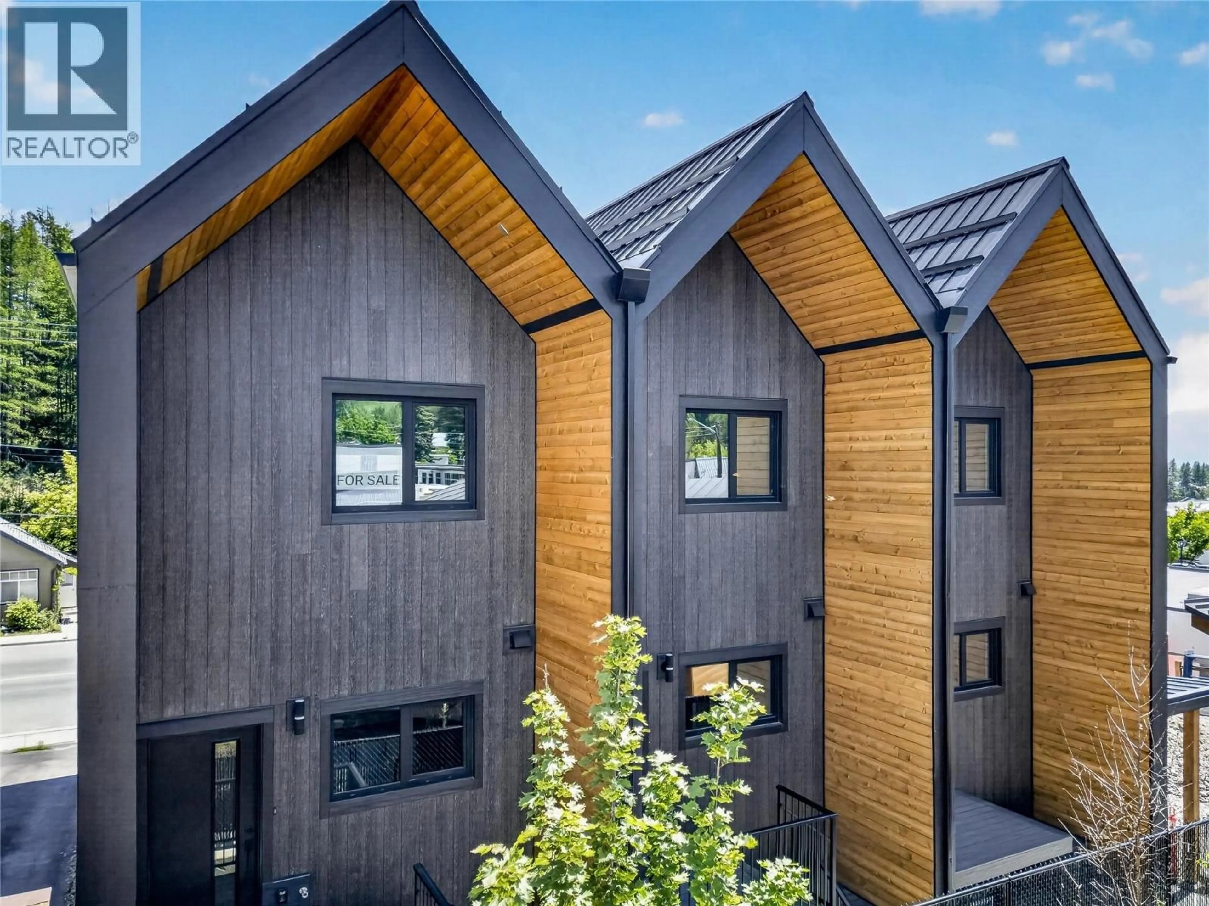 Home with vinyl exterior material, street for 85 WALLINGER AVENUE, Kimberley British Columbia V1A1Y6