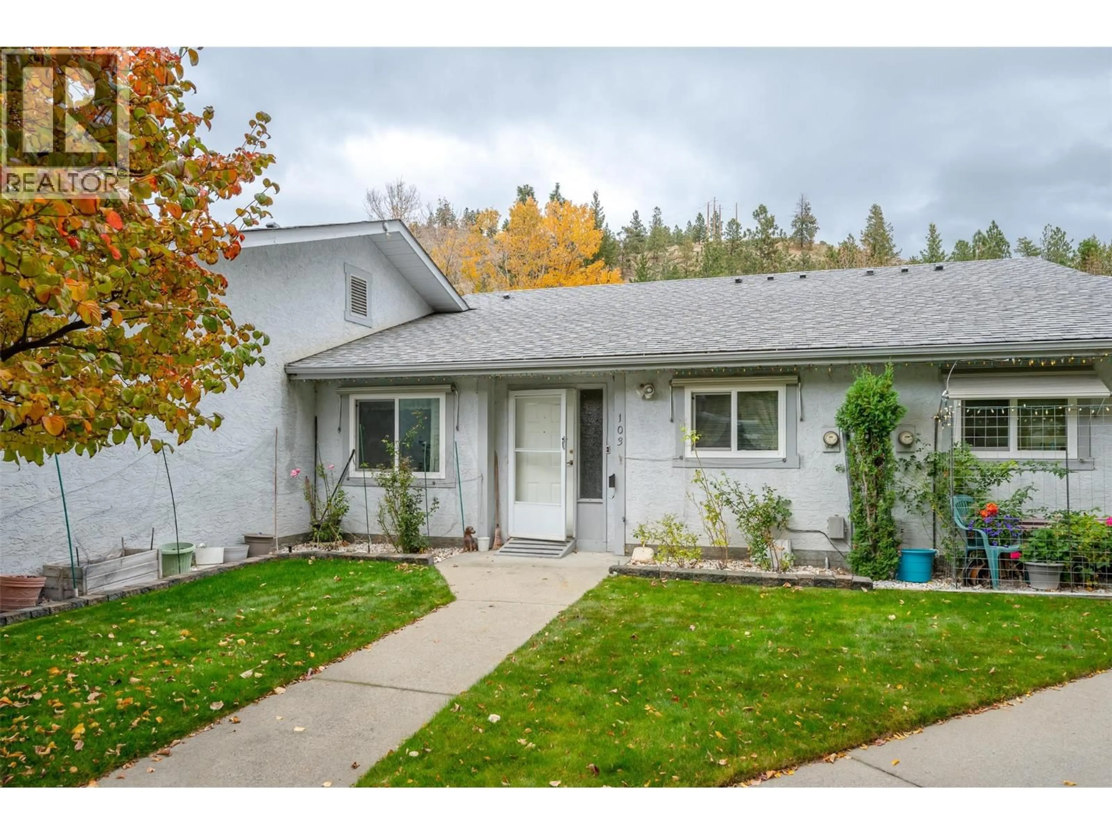 Home with vinyl exterior material, street for 103 - 1426 PENTICTON AVENUE, Penticton British Columbia V2A8C7