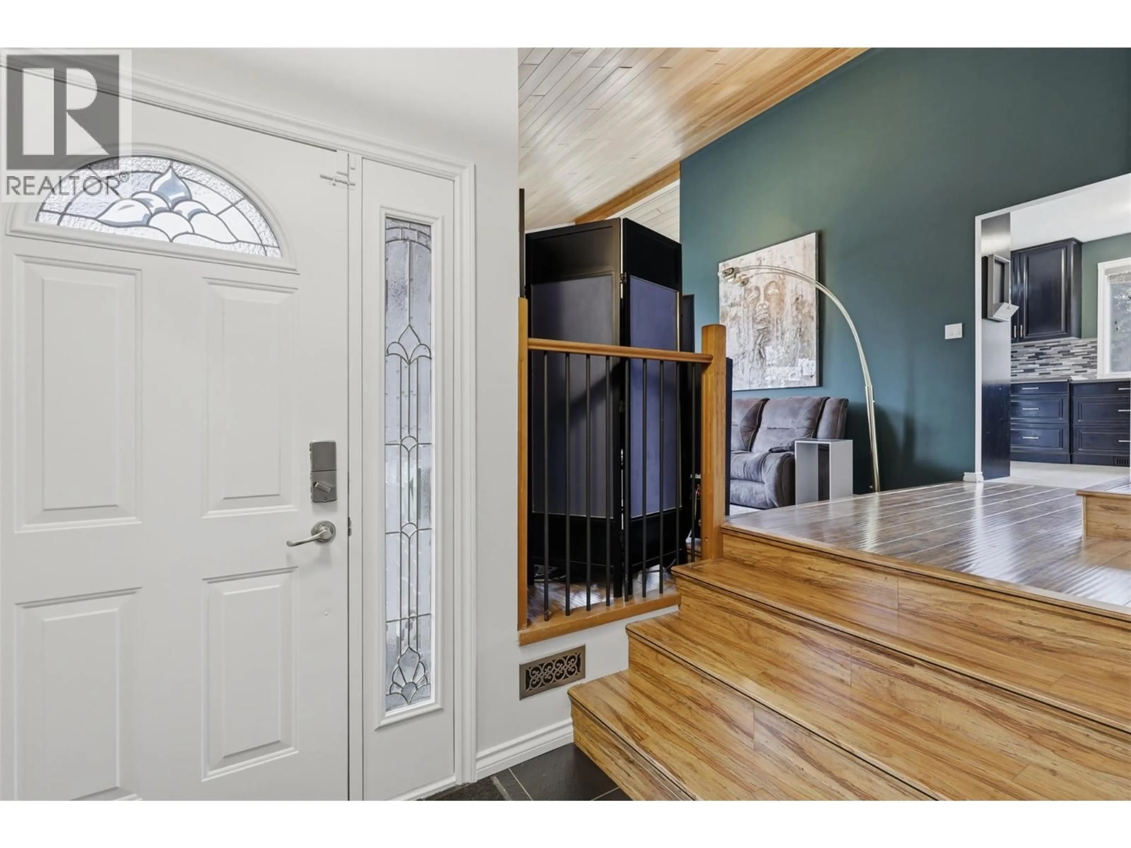 Indoor entryway for 492 LAURIER DRIVE, Kamloops British Columbia V1S1B8