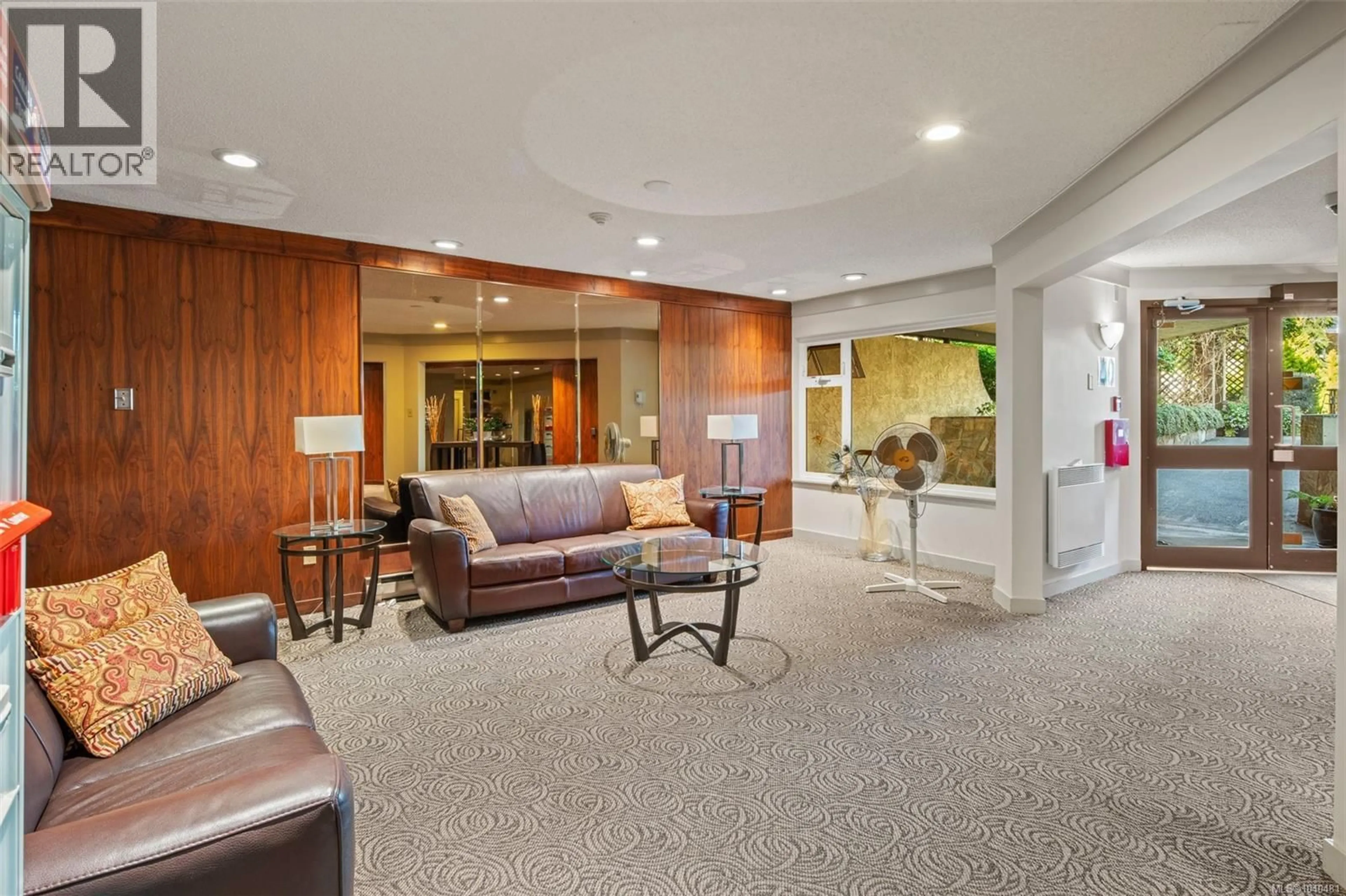 Lobby for 108 - 1149 ROCKLAND AVENUE, Victoria British Columbia V8V4T5