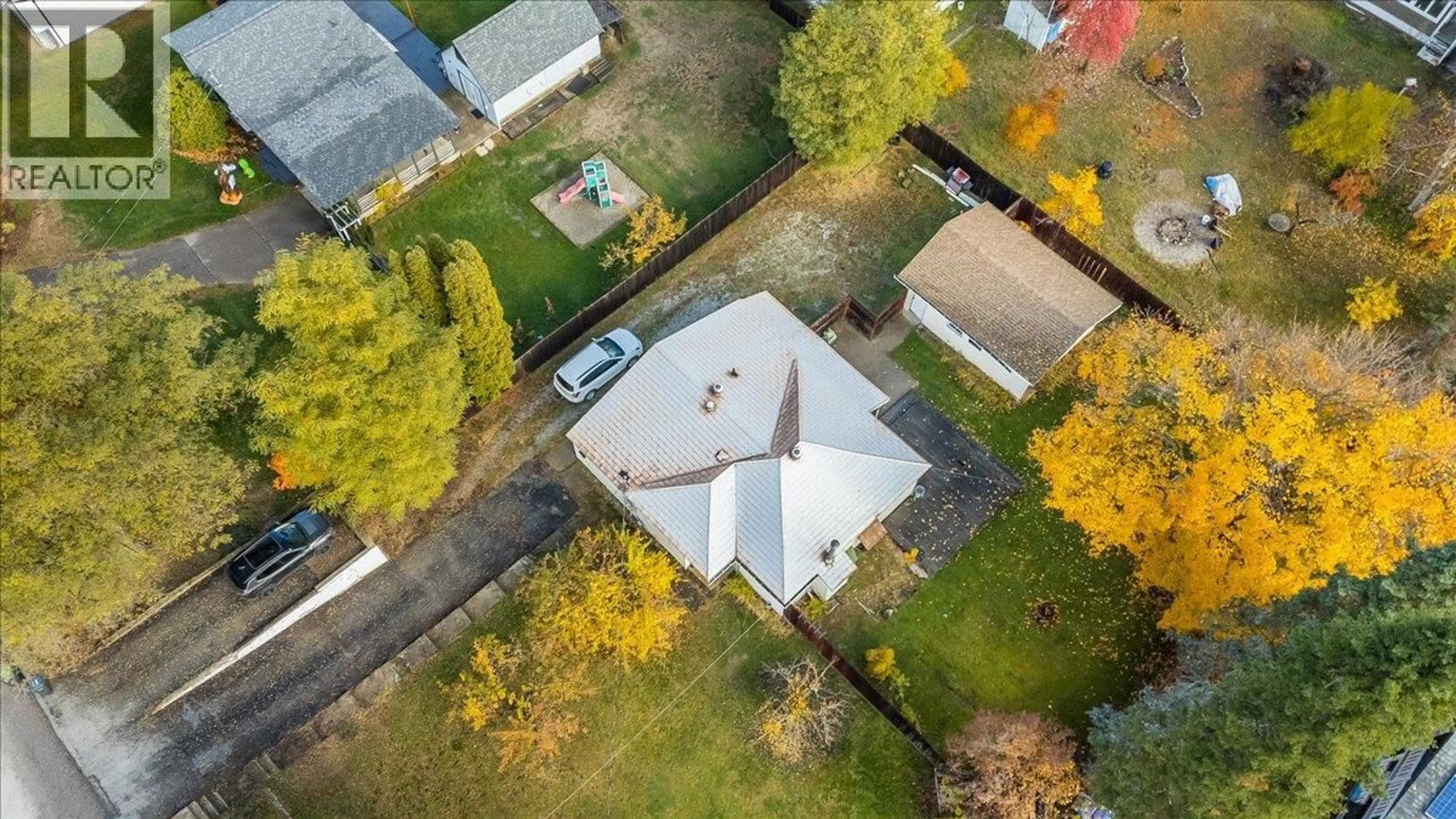 A pic from outside/outdoor area/front of a property/back of a property/a pic from drone, street for 3113 5TH AVENUE, Castlegar British Columbia V1N2V4