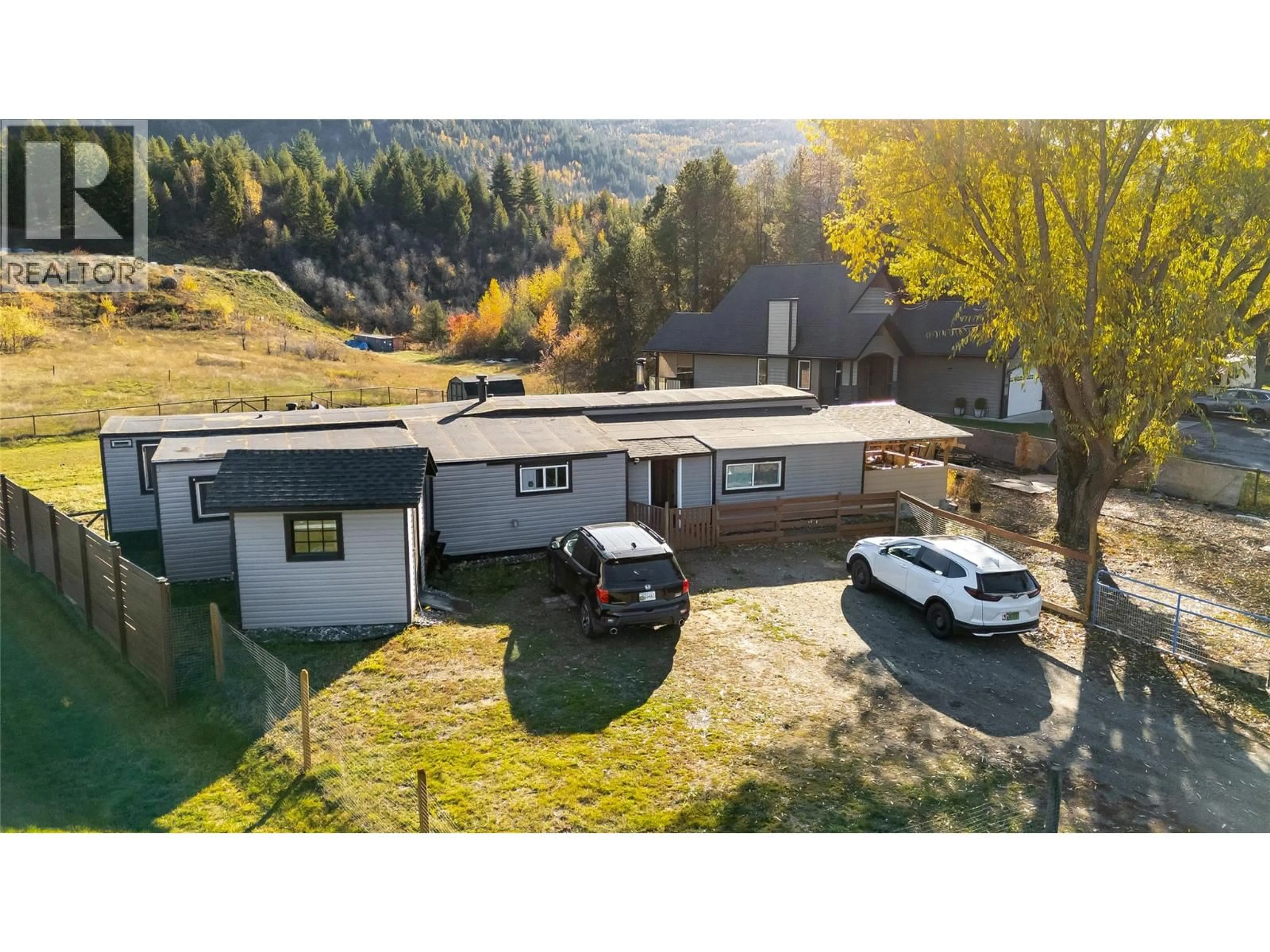 A pic from outside/outdoor area/front of a property/back of a property/a pic from drone, mountain view for 894 WATERLOO ROAD, Castlegar British Columbia V1N4K8