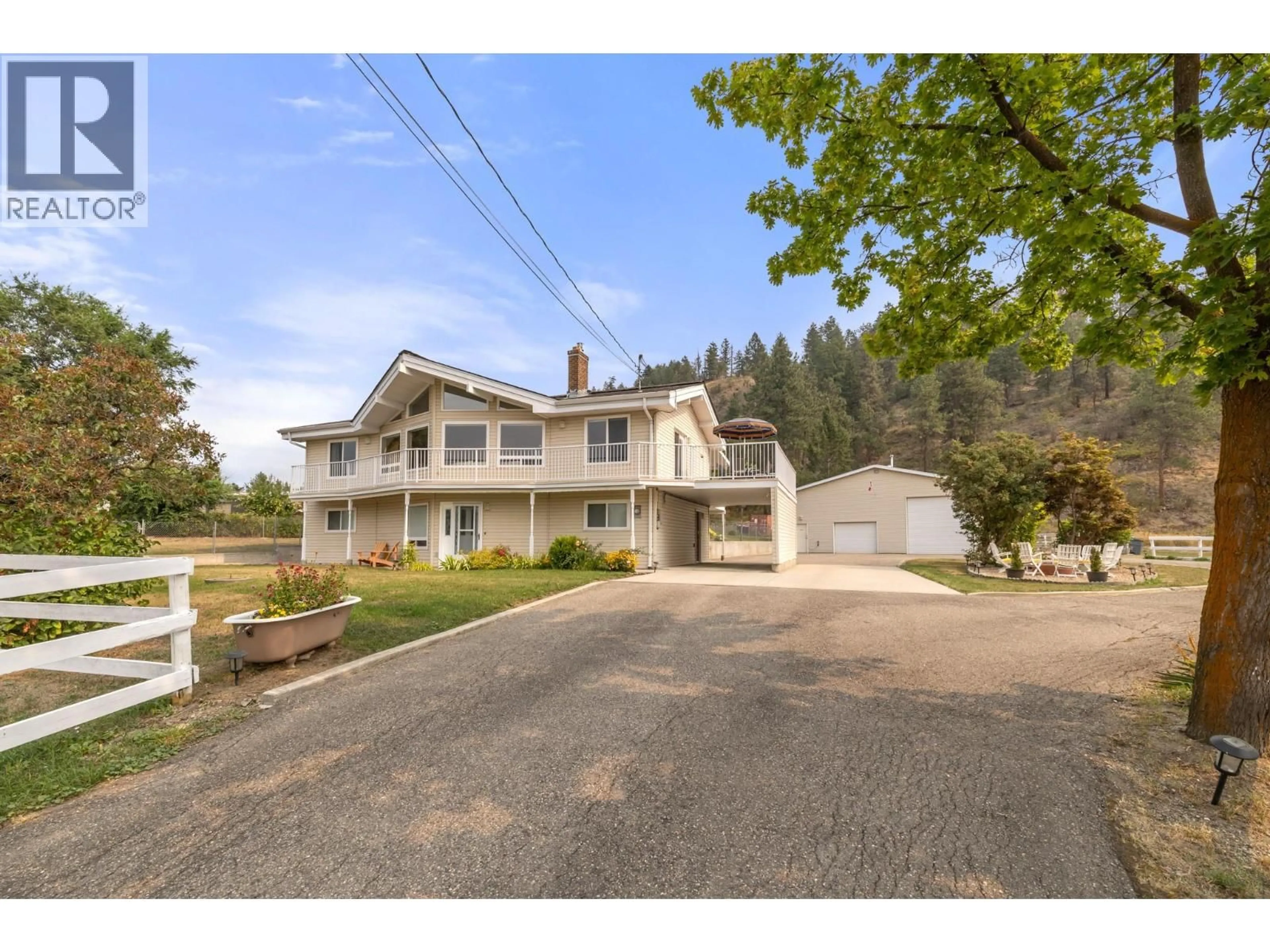 A pic from outside/outdoor area/front of a property/back of a property/a pic from drone, street for 535 CURTIS ROAD, Kelowna British Columbia V1V2G6