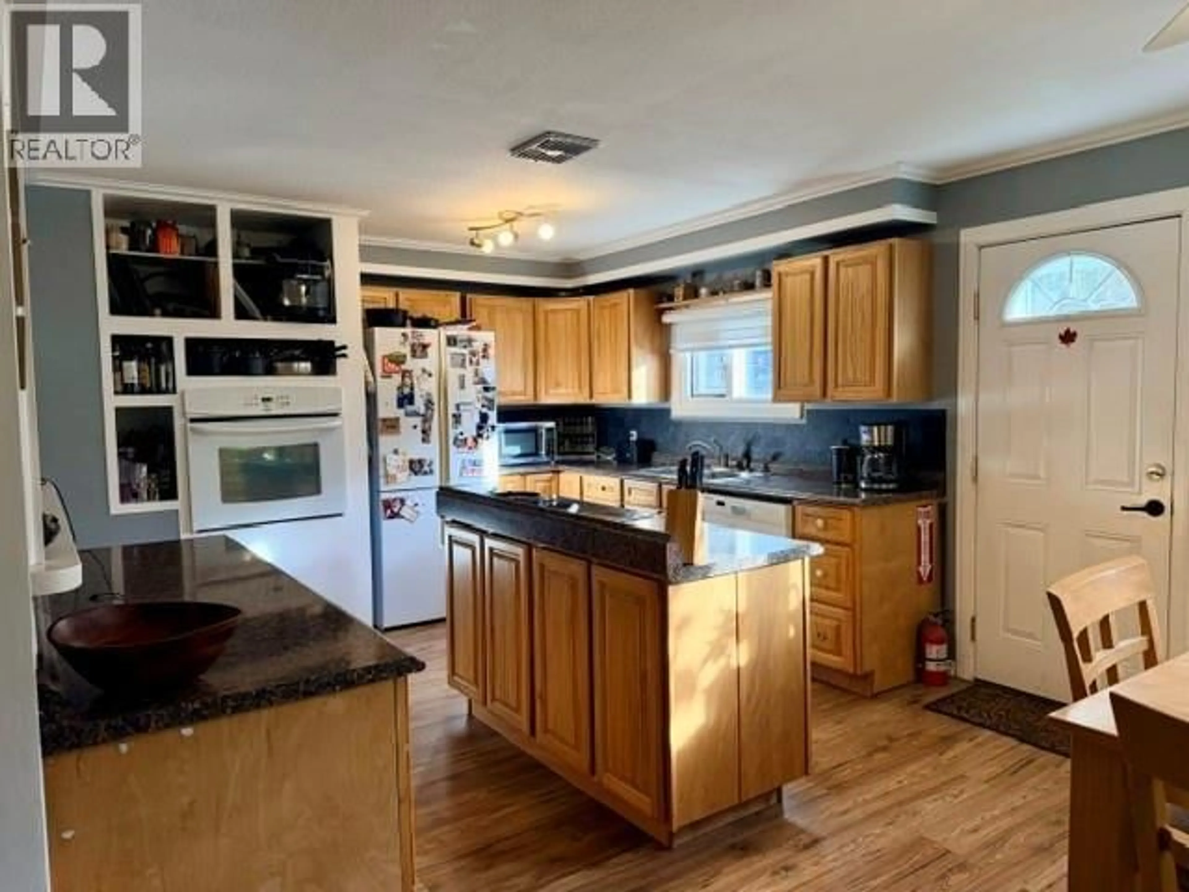 Open concept kitchen, unknown for 710 IBBITSON STREET, Creston British Columbia V0B1G4