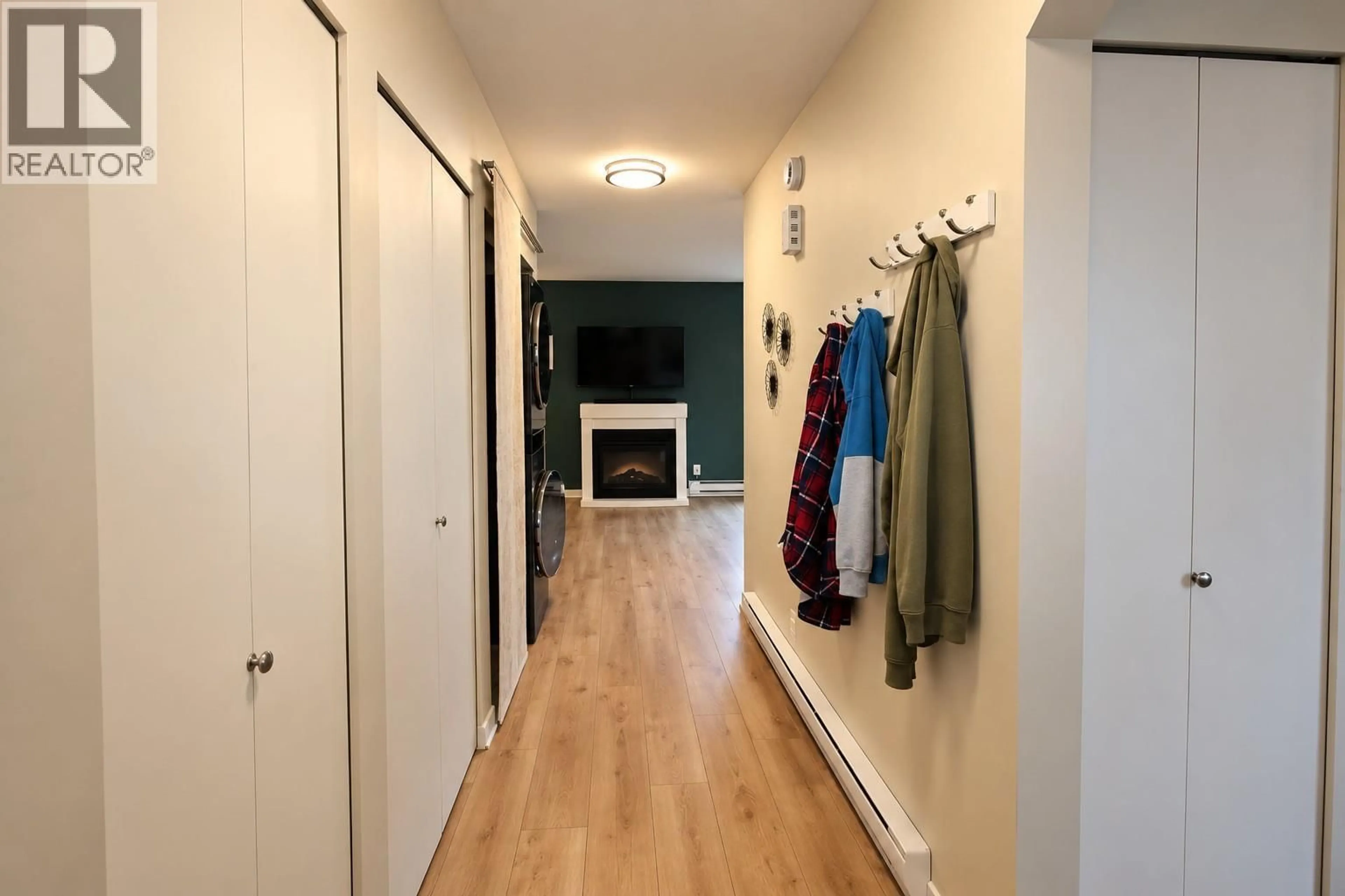 Indoor entryway for 103 - 3004 SOUTH MAIN STREET, Penticton British Columbia V2A5J6
