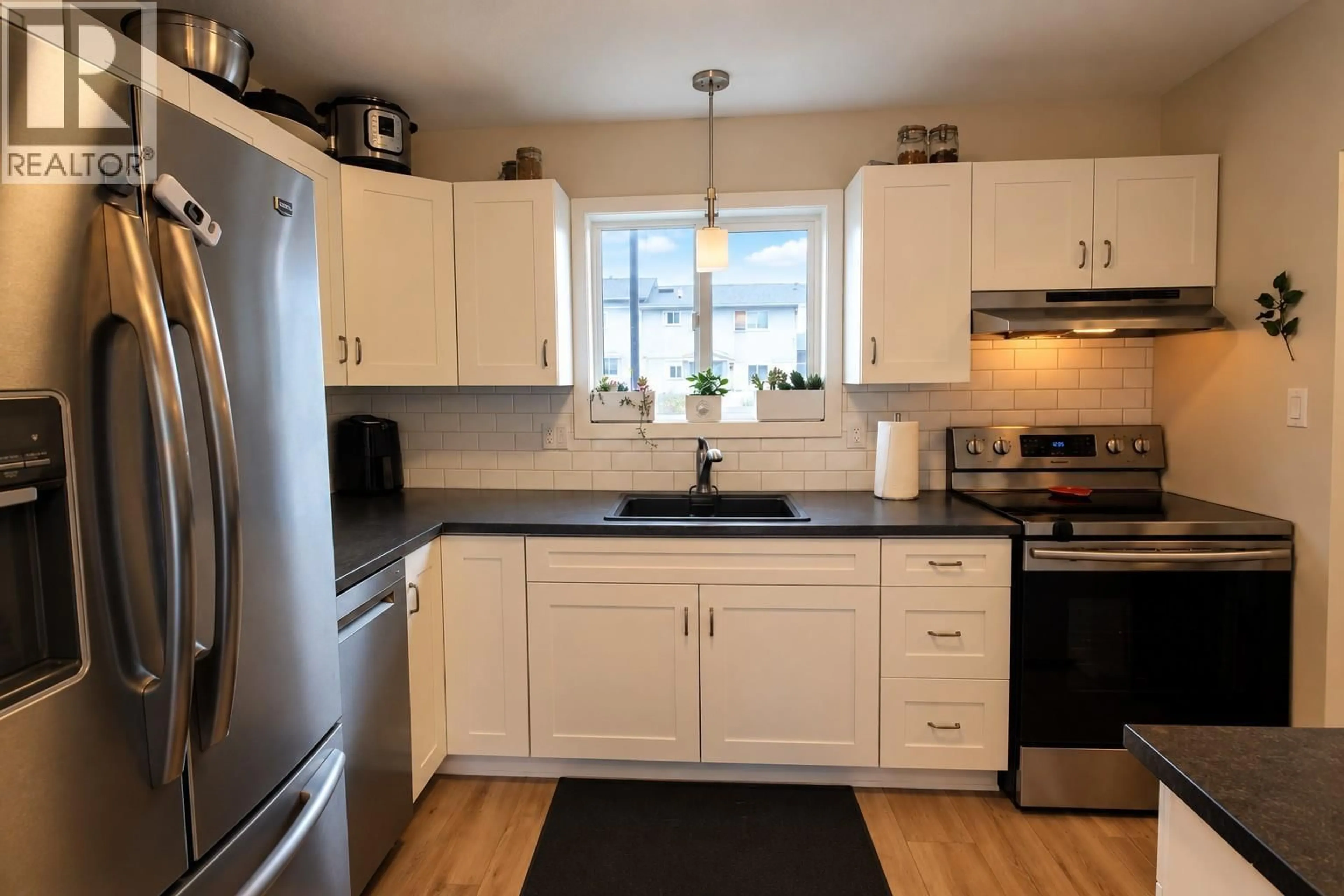 Standard kitchen, unknown for 103 - 3004 SOUTH MAIN STREET, Penticton British Columbia V2A5J6