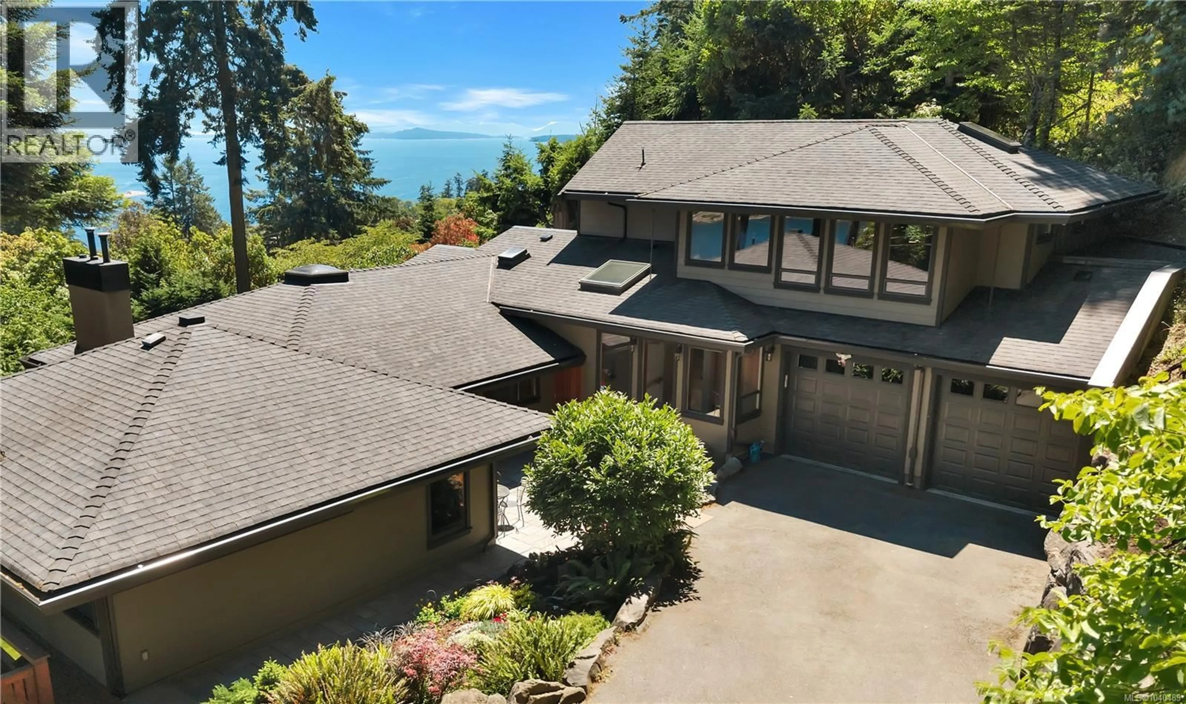 A pic from outside/outdoor area/front of a property/back of a property/a pic from drone, water/lake/river/ocean view for 1370 IVOR ROAD, Nanaimo British Columbia V9X1P7