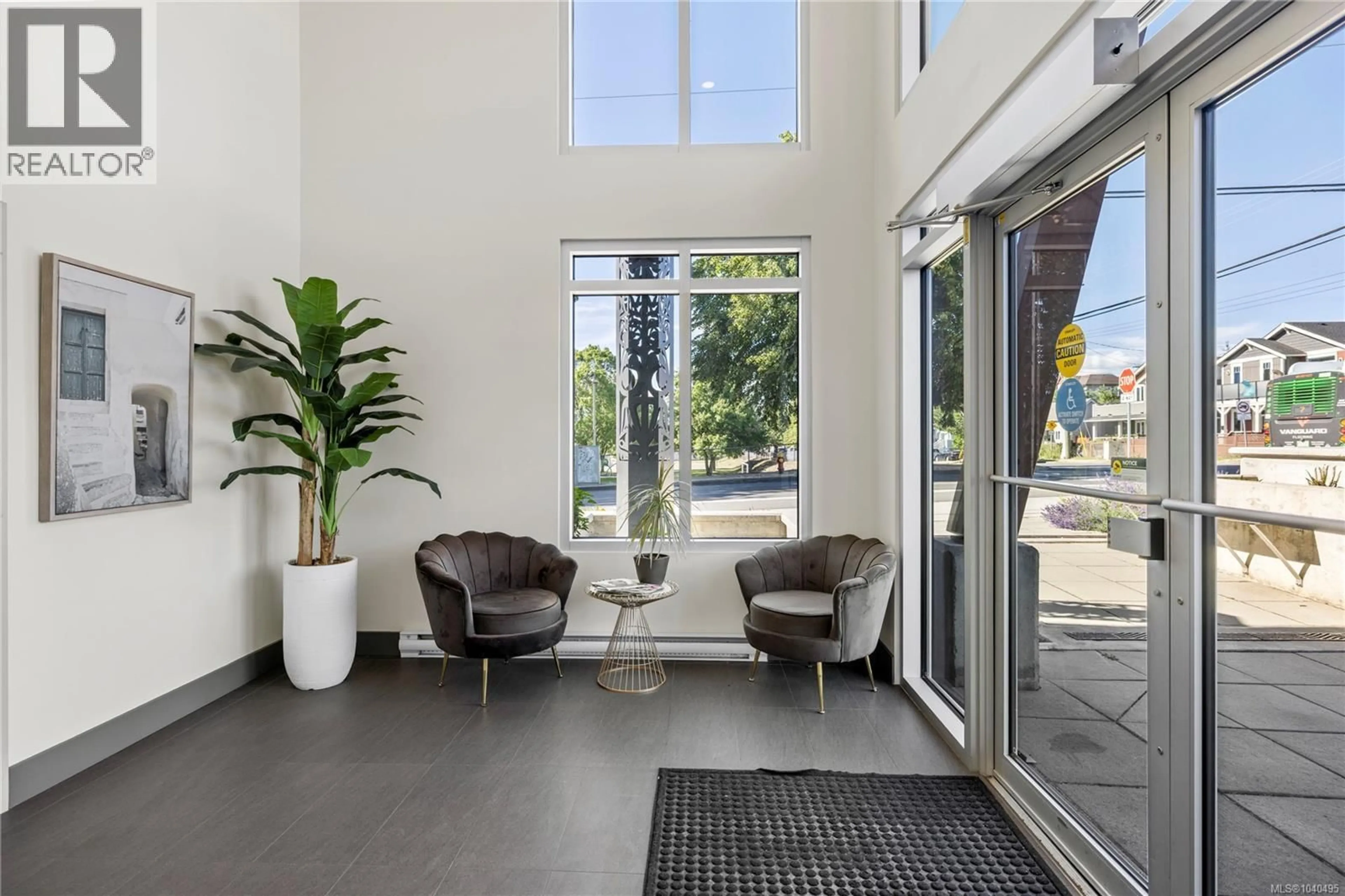 Indoor foyer for 107 - 146 HALIBURTON STREET, Nanaimo British Columbia V9R4V9