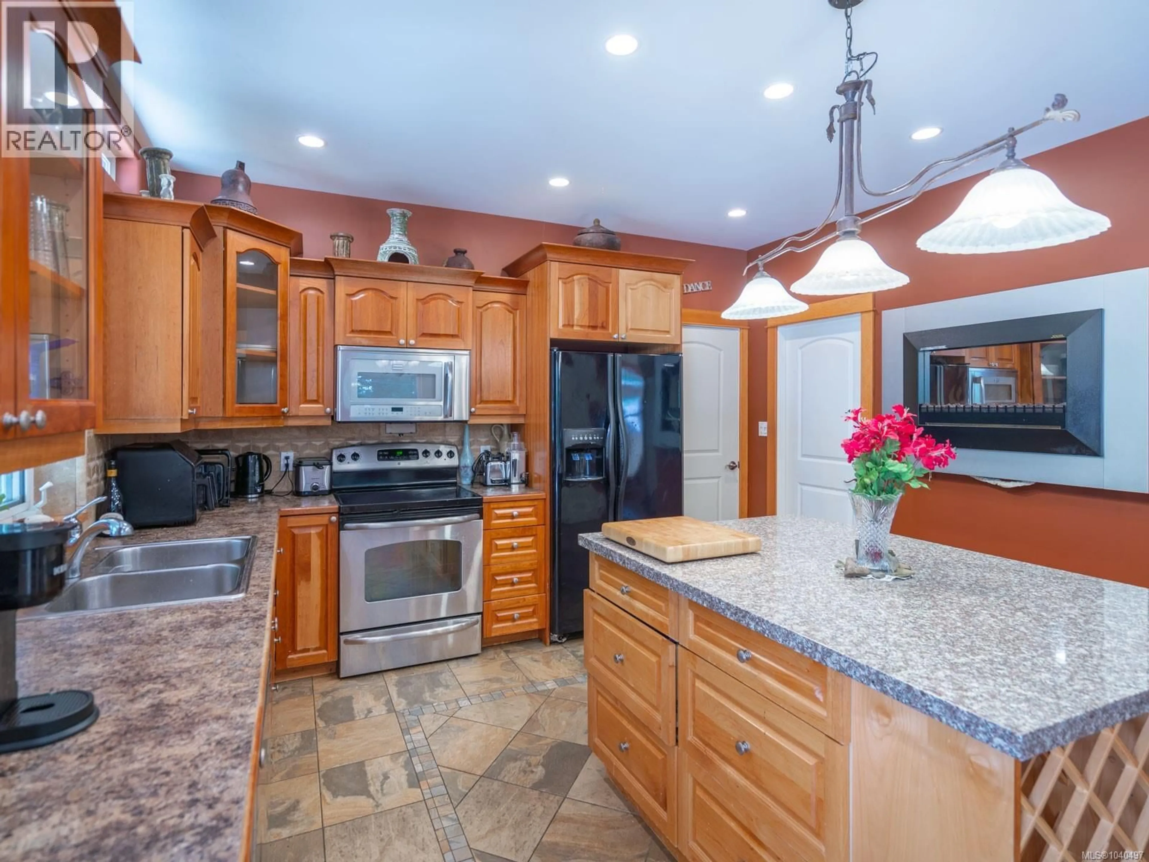 Open concept kitchen, ceramic/tile floor for 8 PIRATE PLACE, Protection Island British Columbia V9R6R1