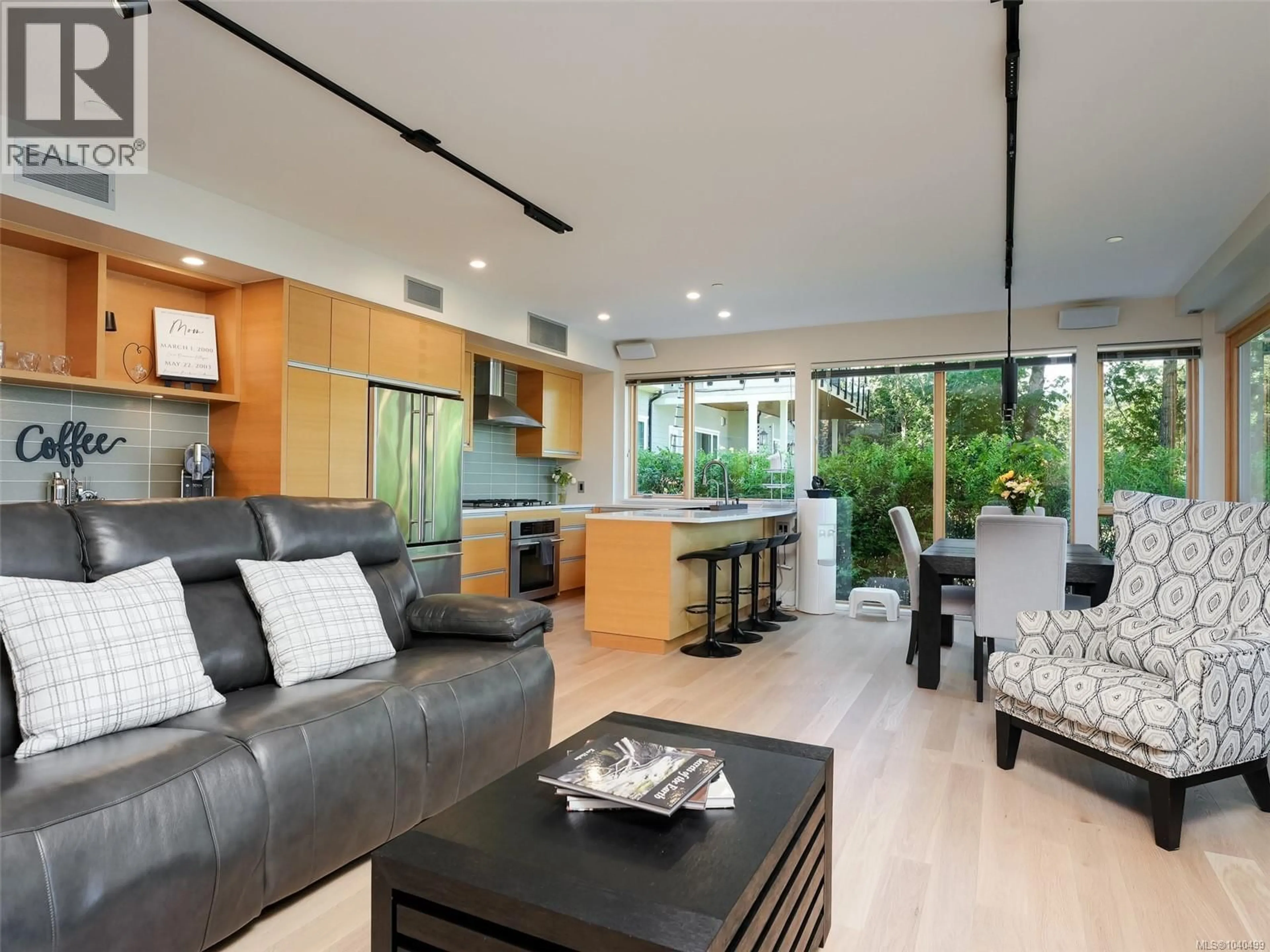 Living room with furniture, unknown for 101 - 851 VERDIER AVENUE, Central Saanich British Columbia V8M1C5