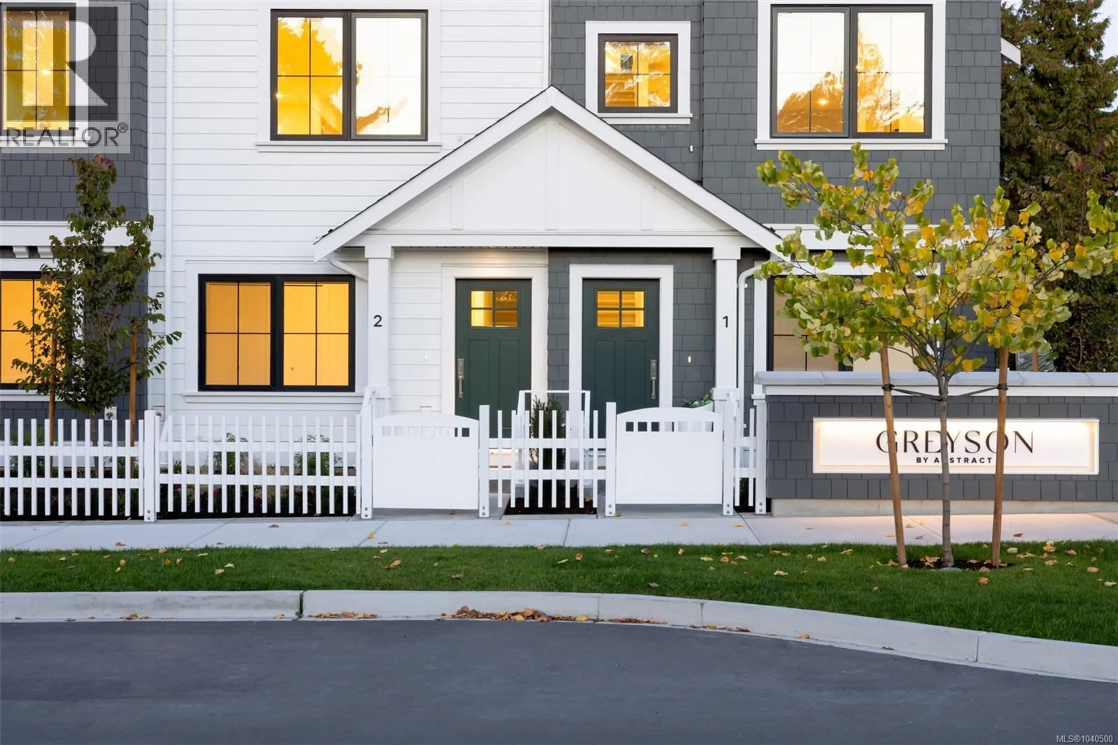 Home with vinyl exterior material, street for TH9 - 3450 WHITTIER AVENUE, Saanich British Columbia V8Z3R2