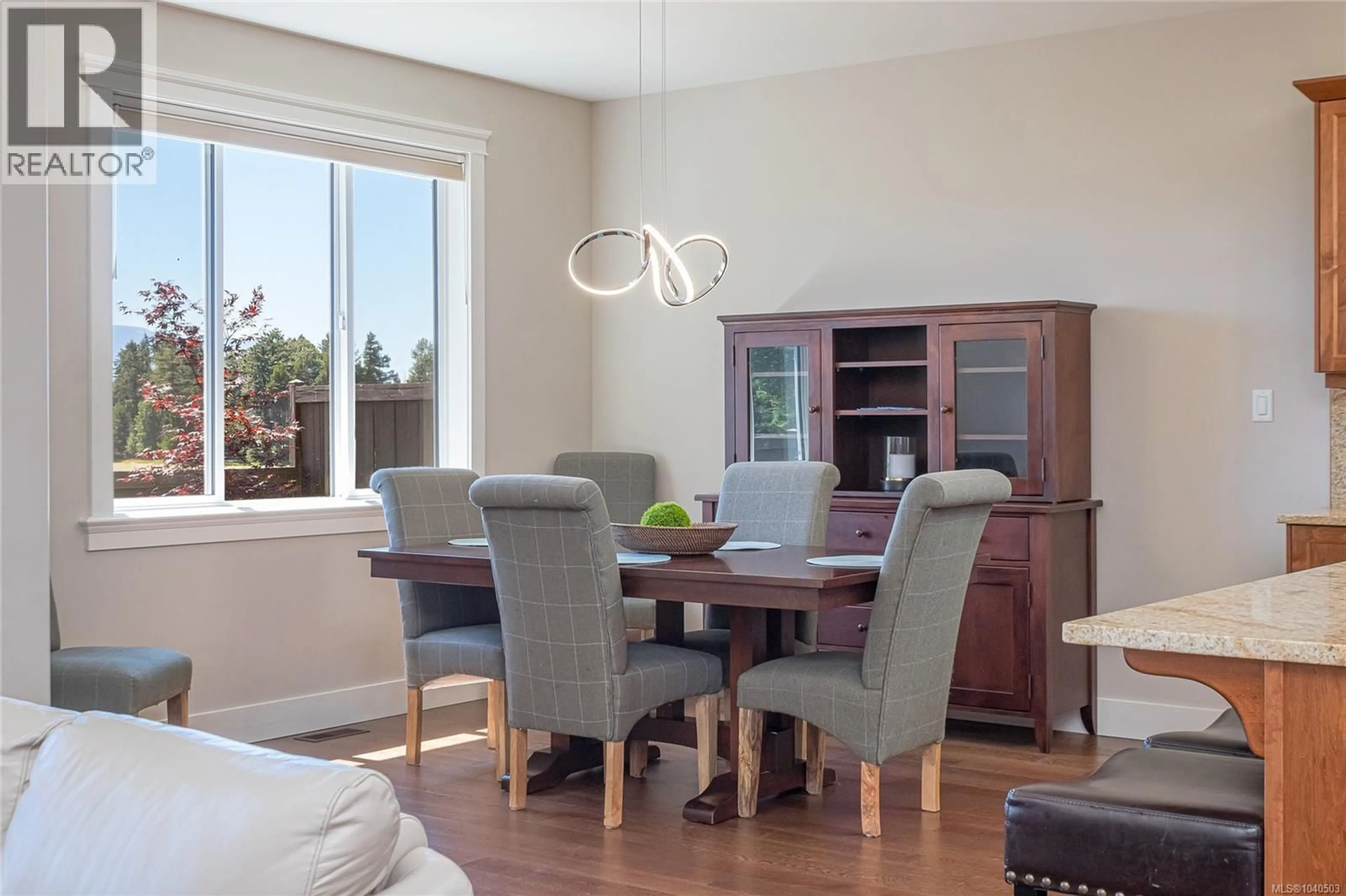 Dining room, wood/laminate floor for 497 RIDGEFIELD DRIVE, Parksville British Columbia V9P0E2