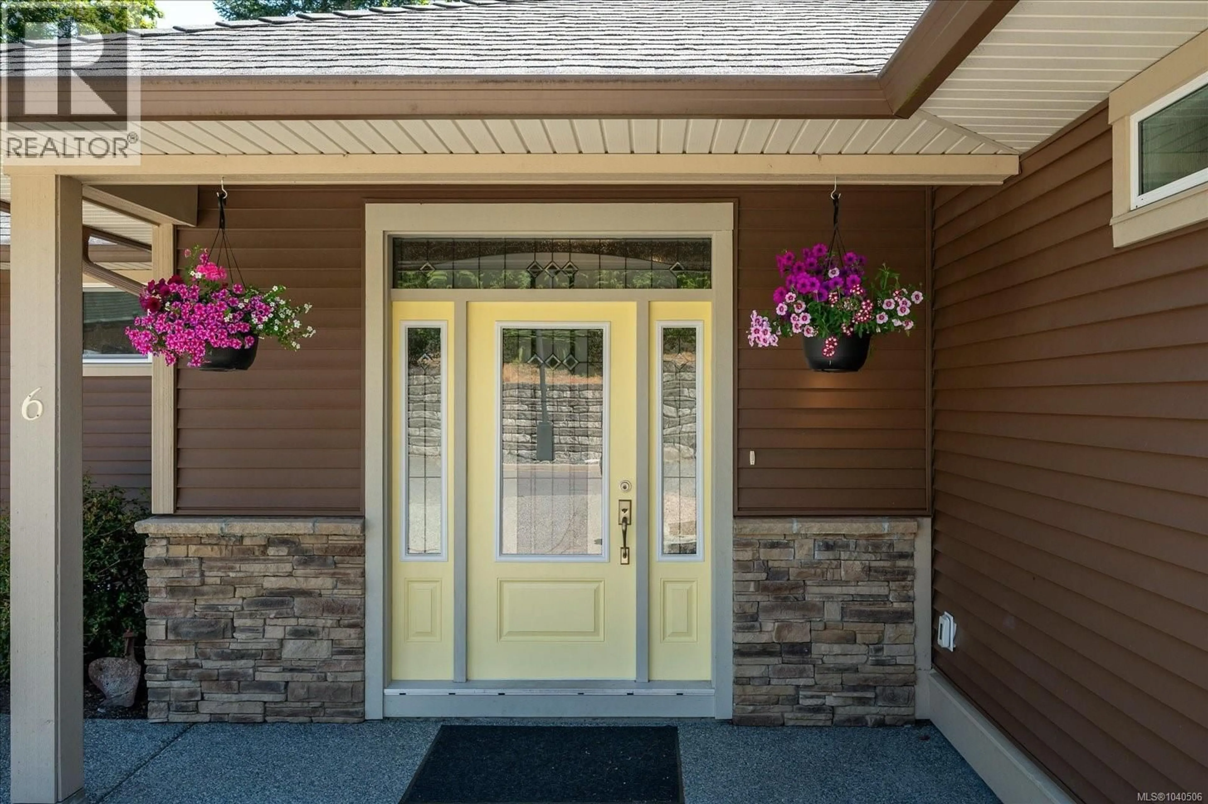 Indoor entryway for 6 - 313 HOLLAND CREEK PLACE, Ladysmith British Columbia V9G1T6