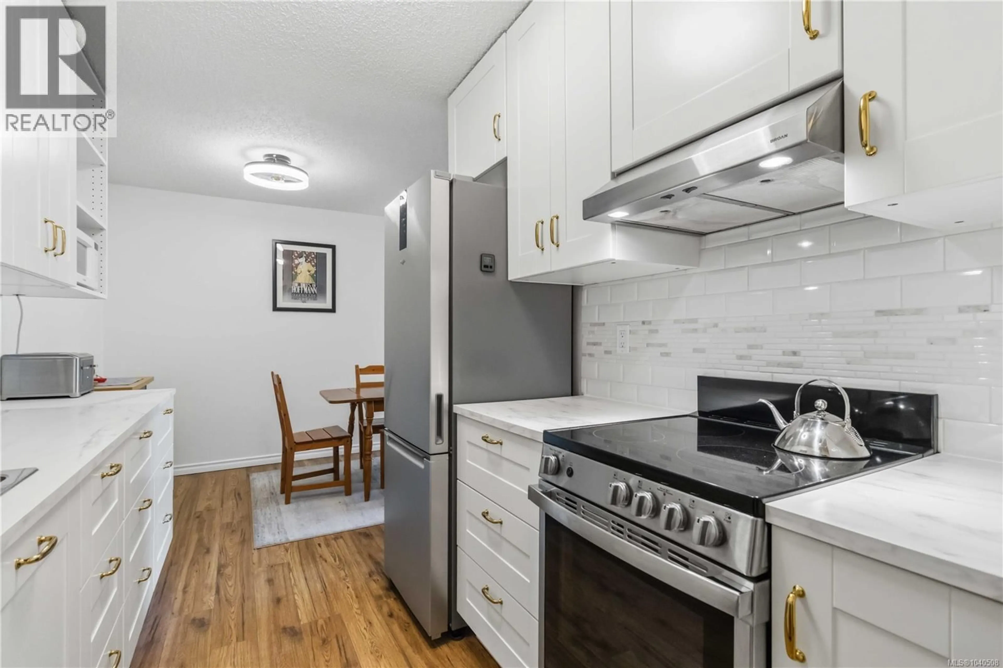 Standard kitchen, unknown for 220 - 3225 ELDON PLACE, Saanich British Columbia V8Z6A7