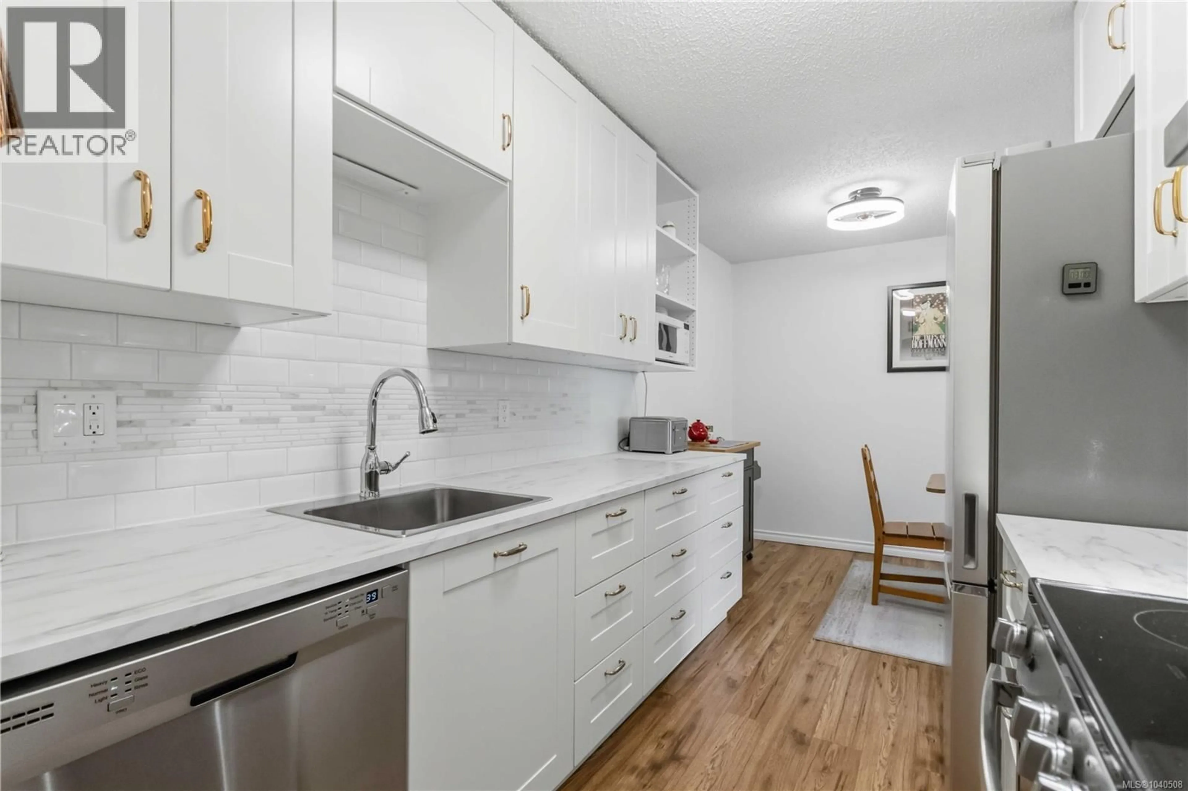 Standard kitchen, unknown for 220 - 3225 ELDON PLACE, Saanich British Columbia V8Z6A7