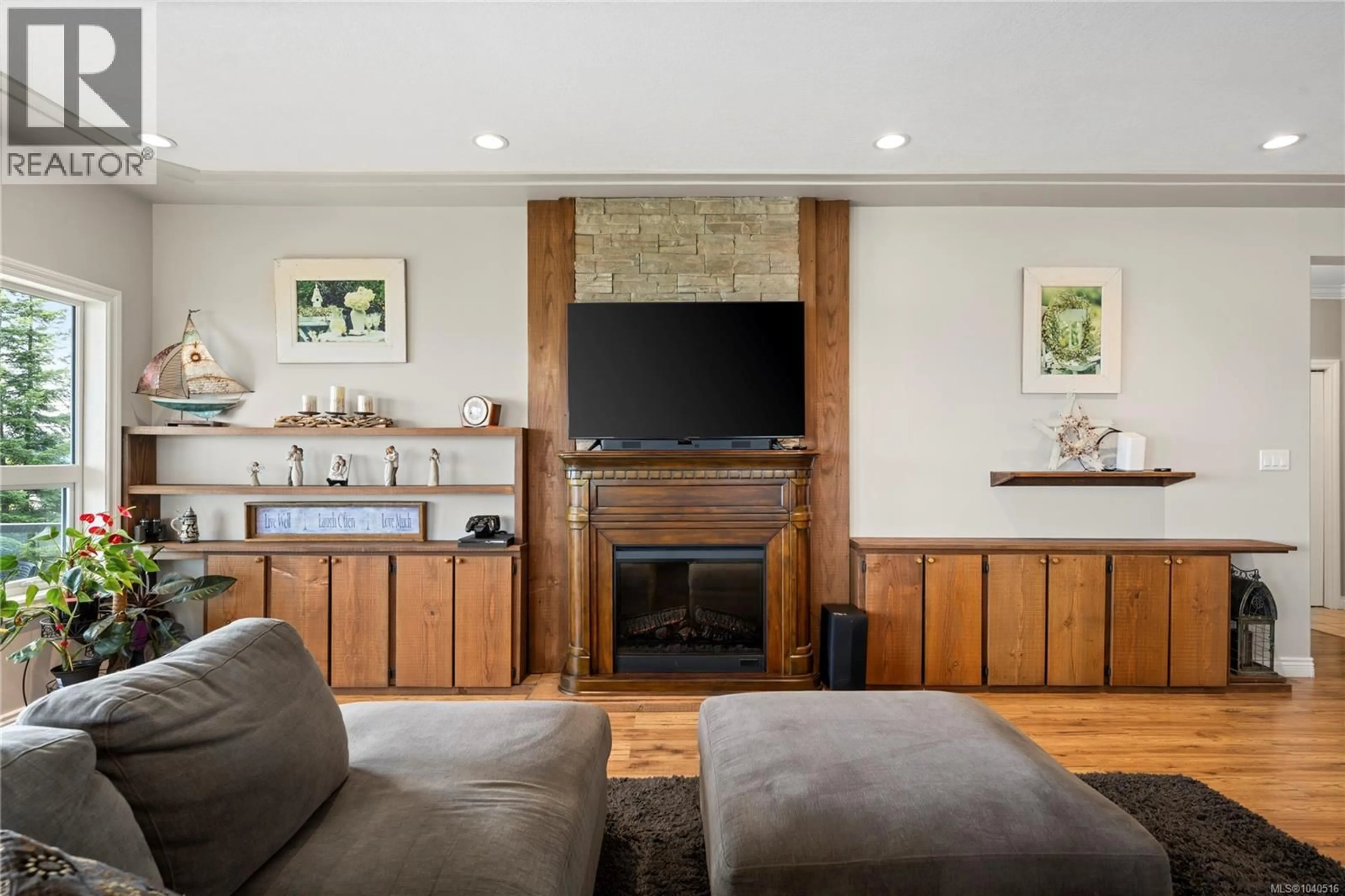 Living room with furniture, unknown for 5763 ISLAND HIGHWAY SOUTH, Union Bay British Columbia V0R3B0