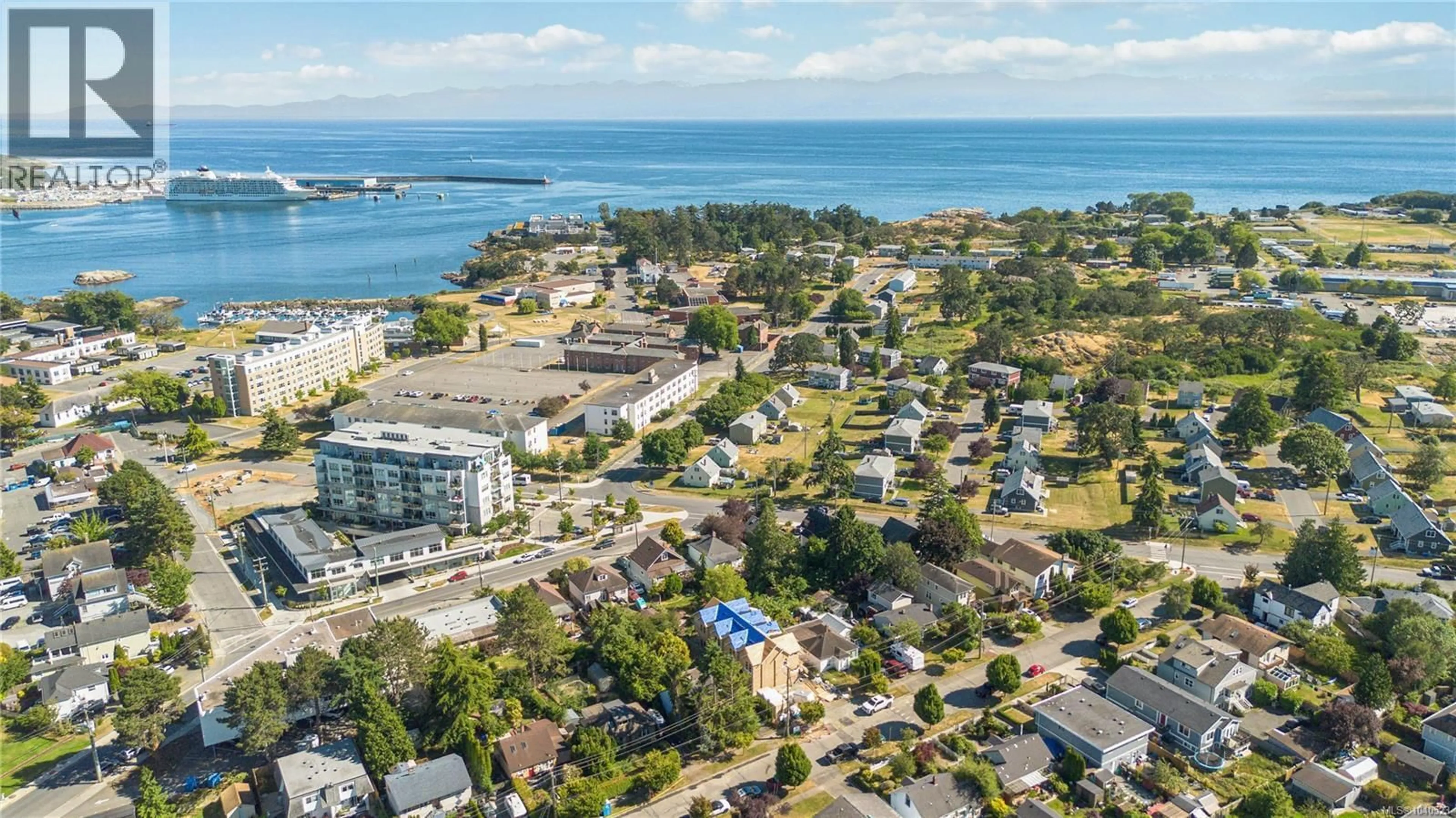 A pic from outside/outdoor area/front of a property/back of a property/a pic from drone, water/lake/river/ocean view for 2 - 525 PARADISE STREET, Esquimalt British Columbia V9A5E3