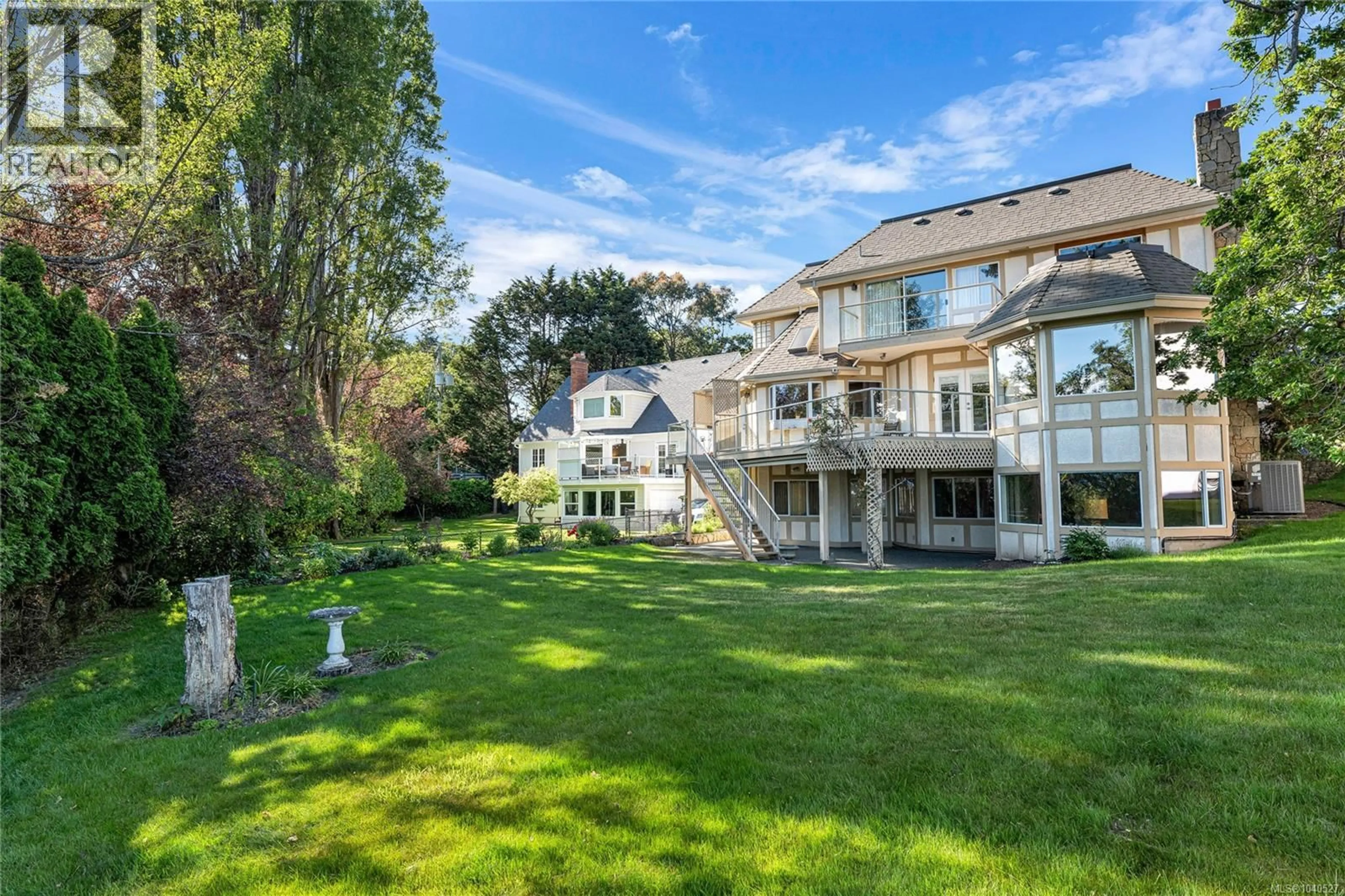 Patio, water/lake/river/ocean view for 2717 SOMASS DRIVE, Oak Bay British Columbia V8R1R7