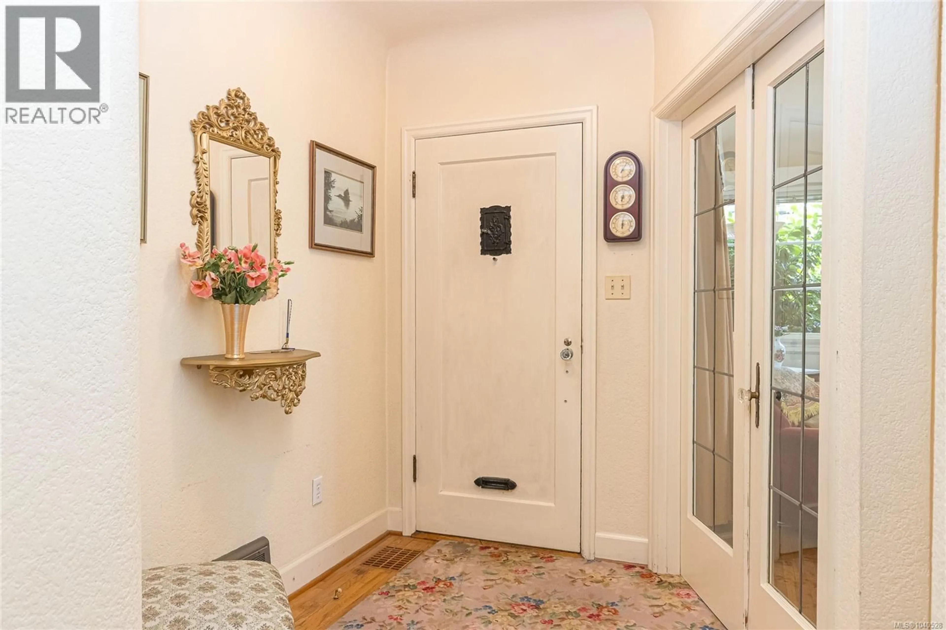Indoor entryway for 350 FOUL BAY ROAD, Victoria British Columbia V8S4G7