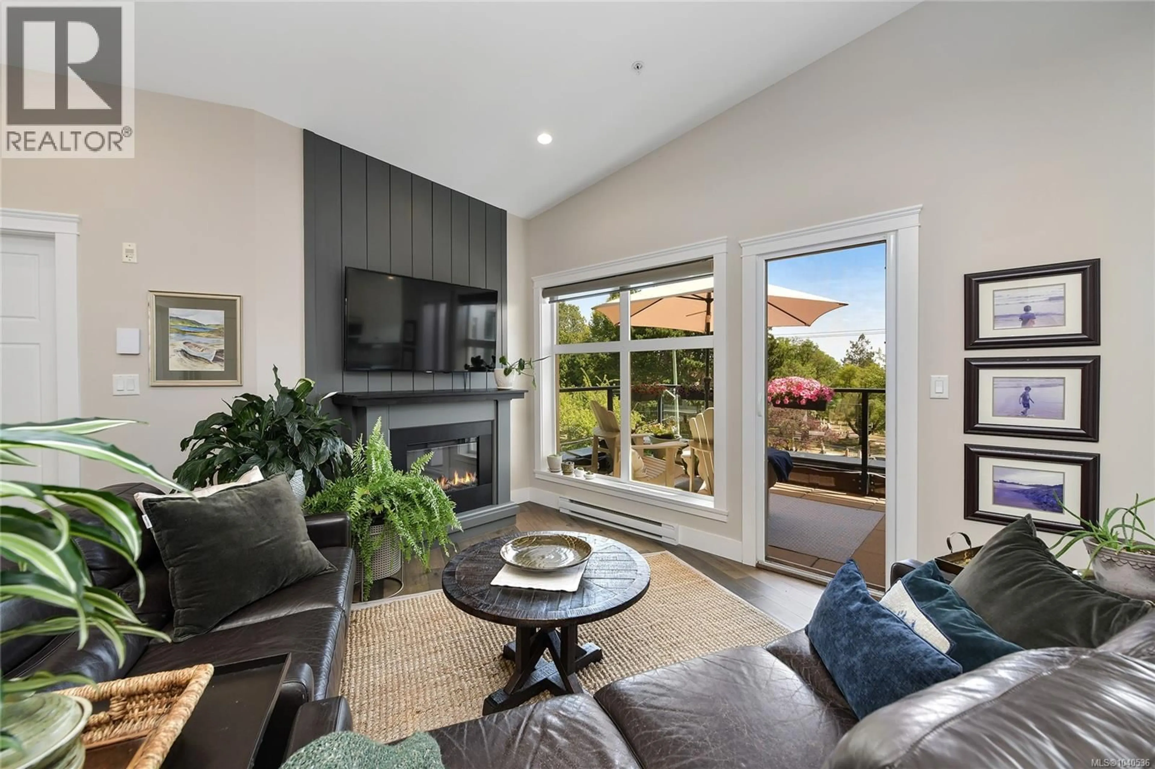Living room with furniture, unknown for 401 - 1494 FAIRFIELD ROAD, Victoria British Columbia V8S1E8