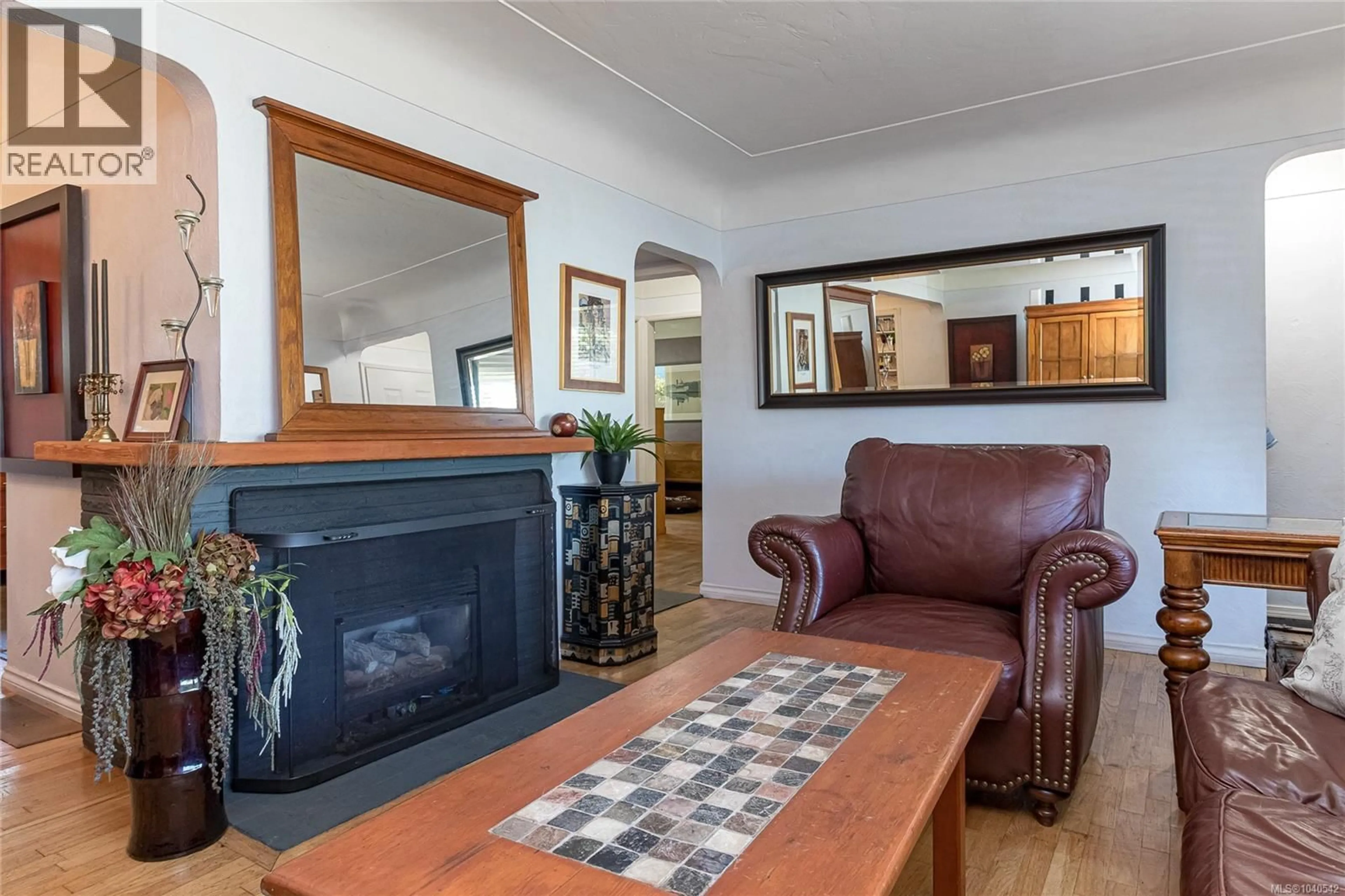 Living room with furniture, wood/laminate floor for 2945 DYSART ROAD, Saanich British Columbia V8Z5P2