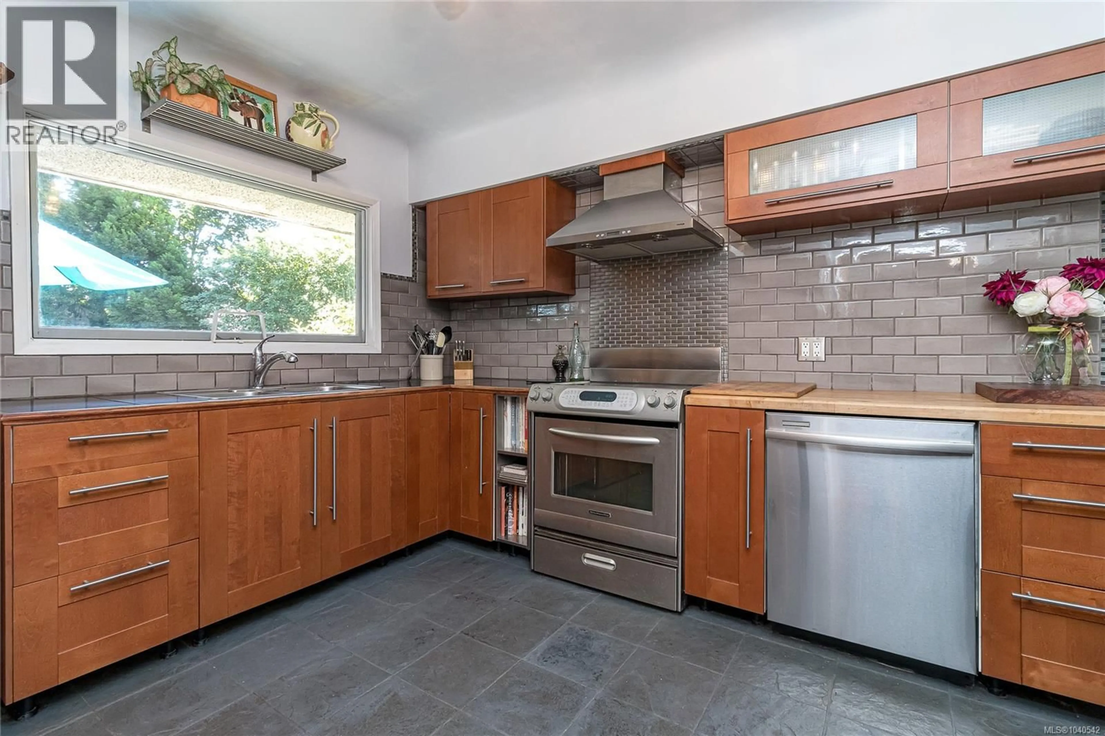 Standard kitchen, ceramic/tile floor for 2945 DYSART ROAD, Saanich British Columbia V8Z5P2