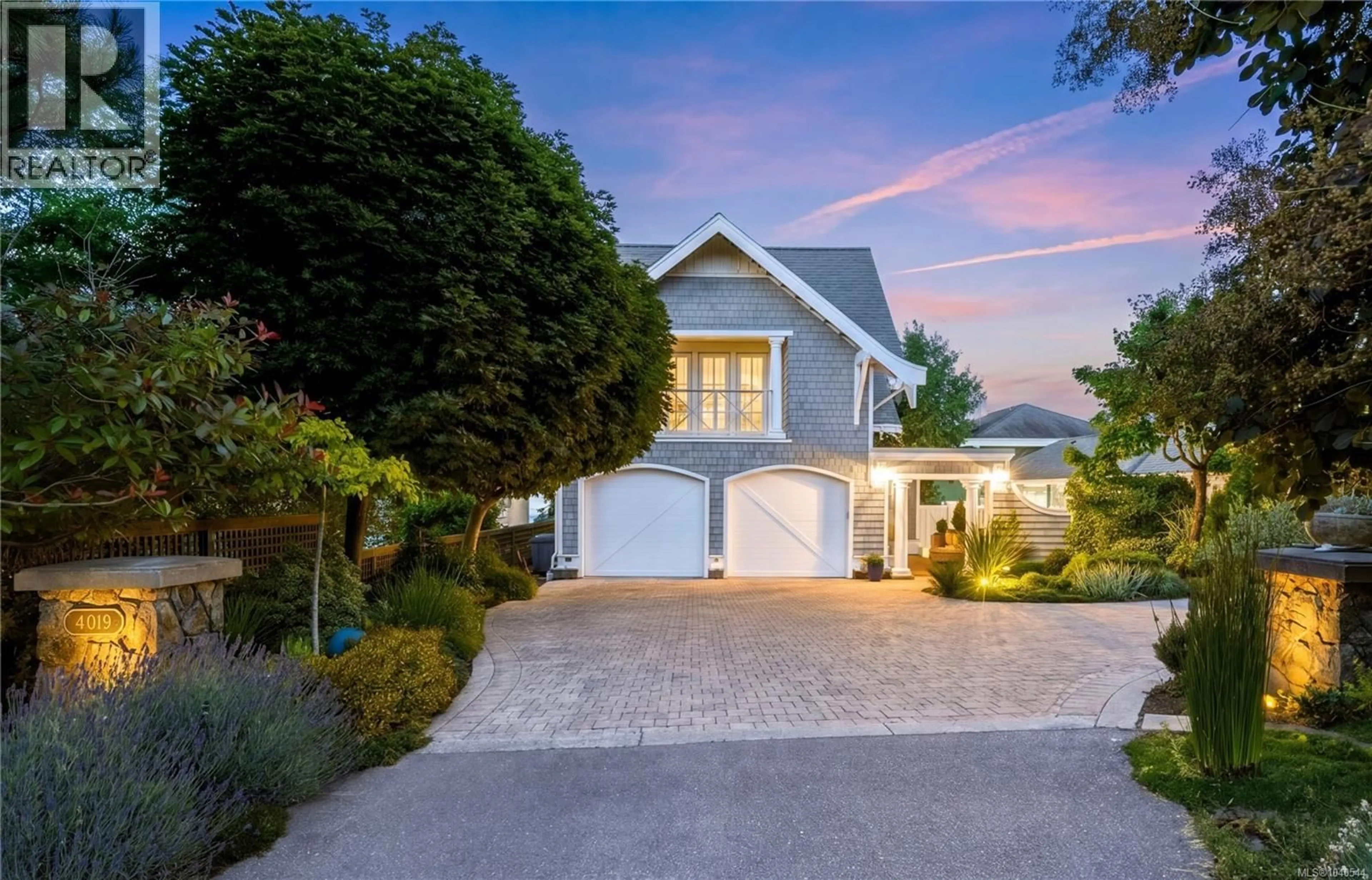 A pic from outside/outdoor area/front of a property/back of a property/a pic from drone, street for 4019 WHITE ROCK STREET, Saanich British Columbia V8N4M4