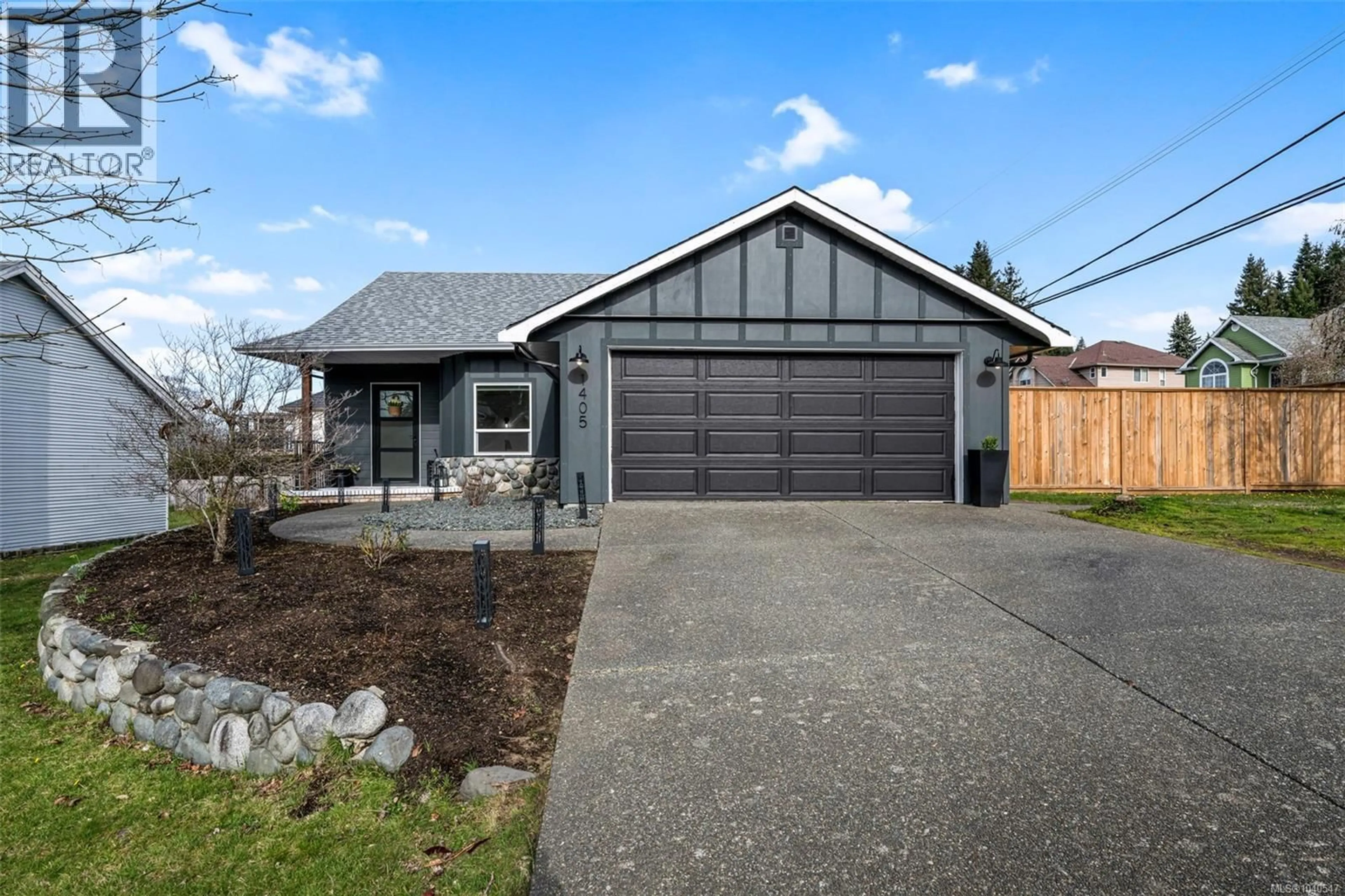 Home with vinyl exterior material, street for 1405 MALAHAT DRIVE, Courtenay British Columbia V9N8H3